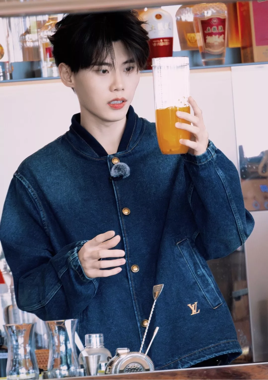루이비통 블루 워시드 모노그램 버튼 데님 재킷 상세 이미지 28