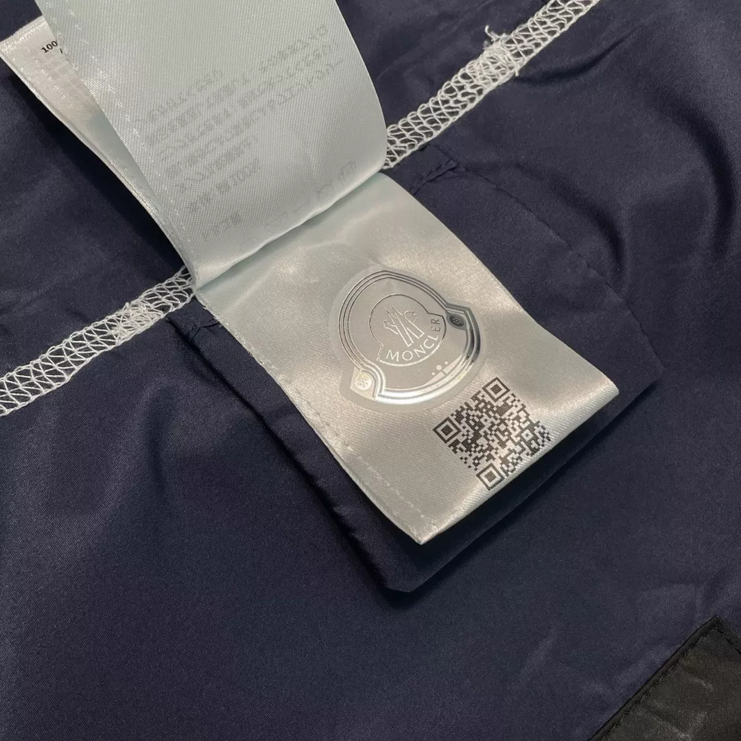 몽클레어 경량 나일론 배색 스티치 후드 재킷 상세 이미지 21