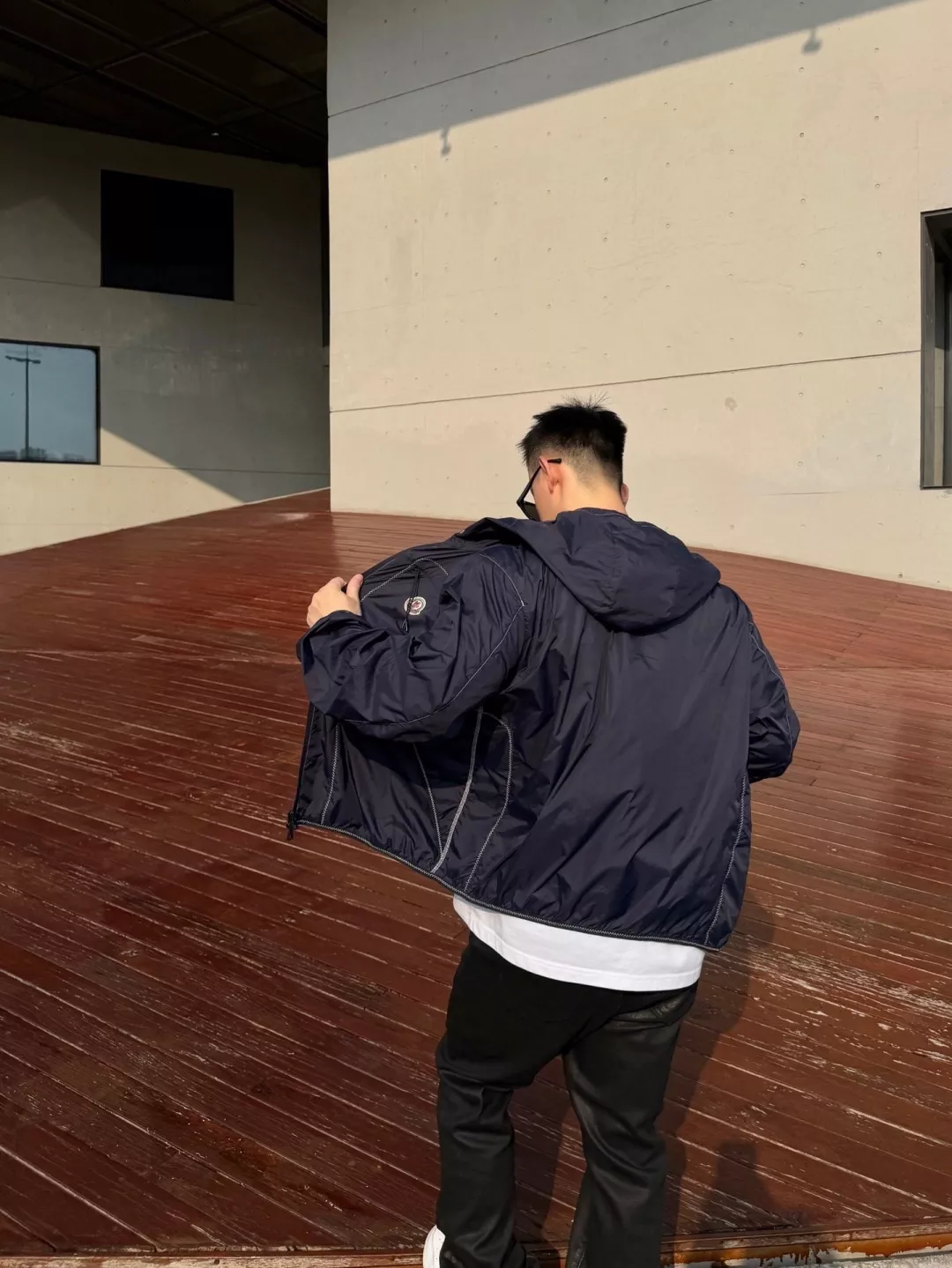 몽클레어 경량 나일론 배색 스티치 후드 재킷 상세 이미지 29