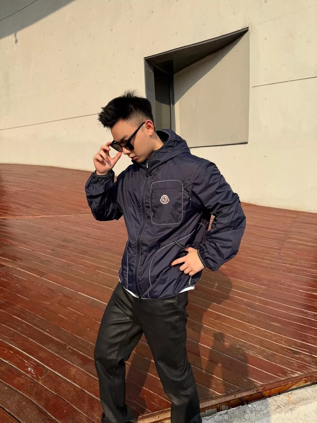 몽클레어 경량 나일론 배색 스티치 후드 재킷 상세 이미지 27