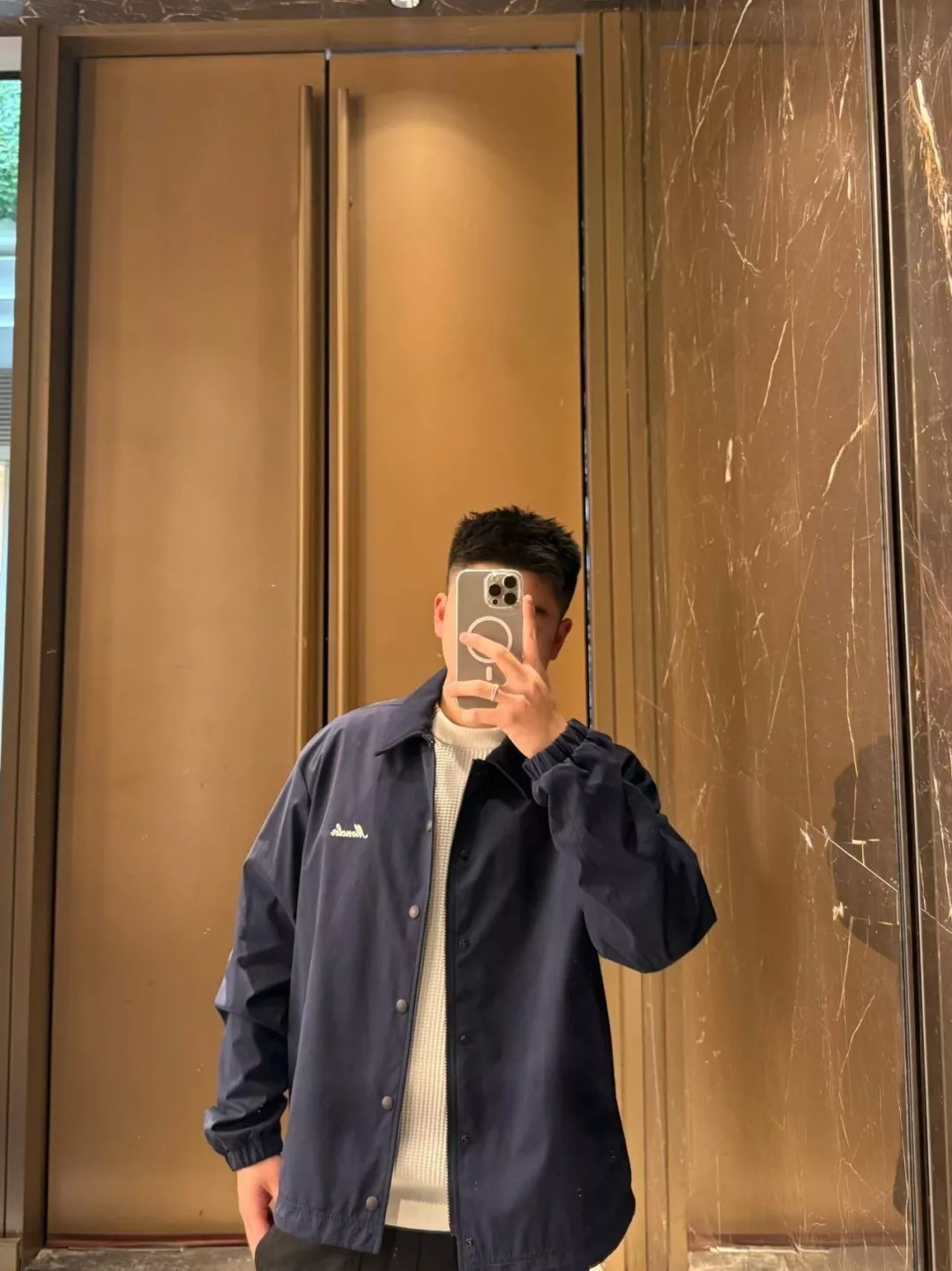 에르메스 배색 카라 자수 집업 재킷 상세 이미지 30