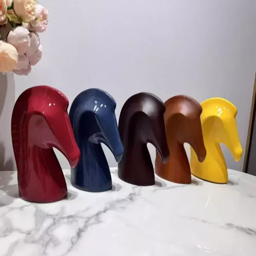 에르메스 말머리 우드 래커 장식 오브제