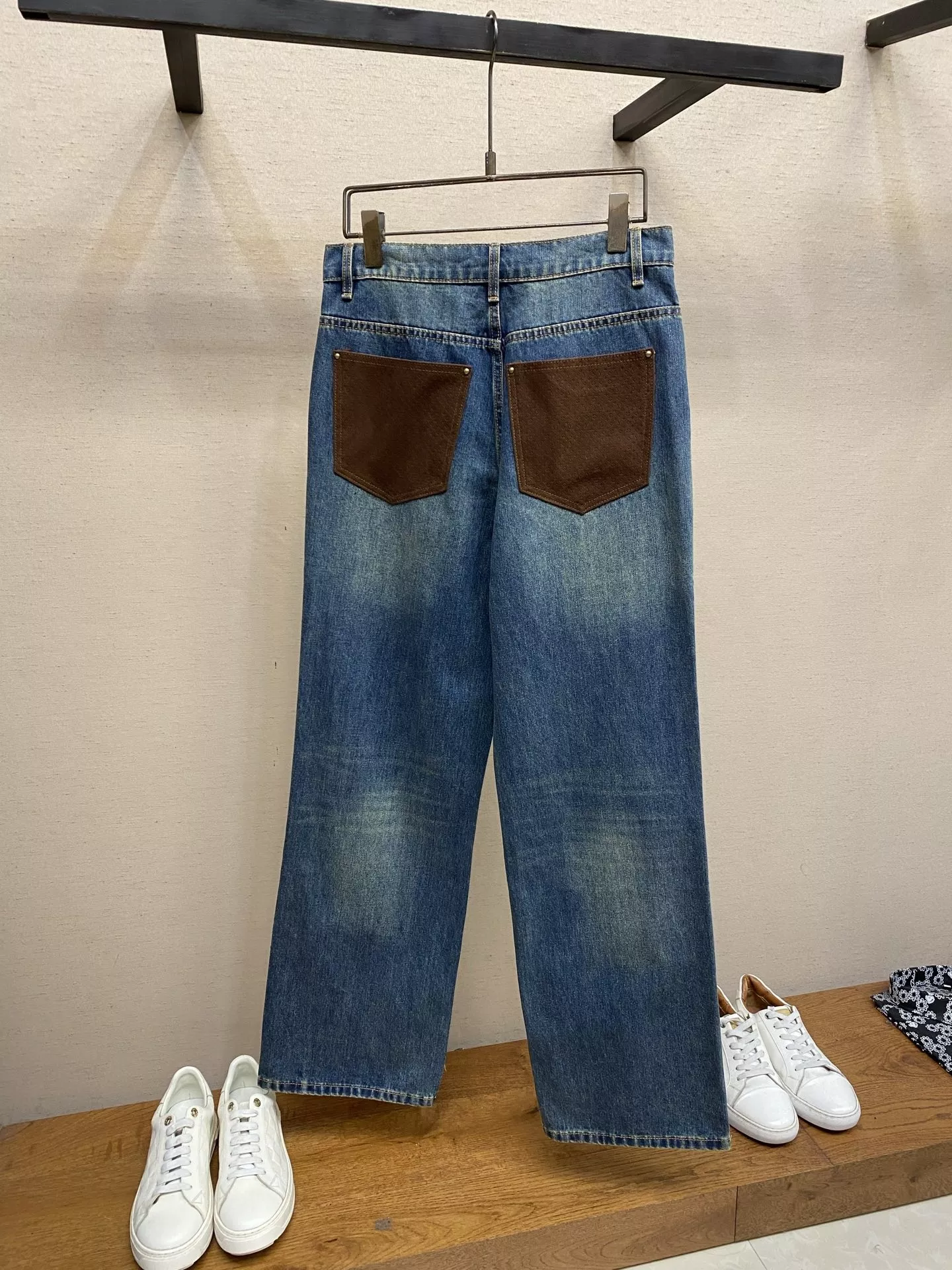 루이비통 가죽 포켓 워싱 데님 팬츠 상세 이미지 2