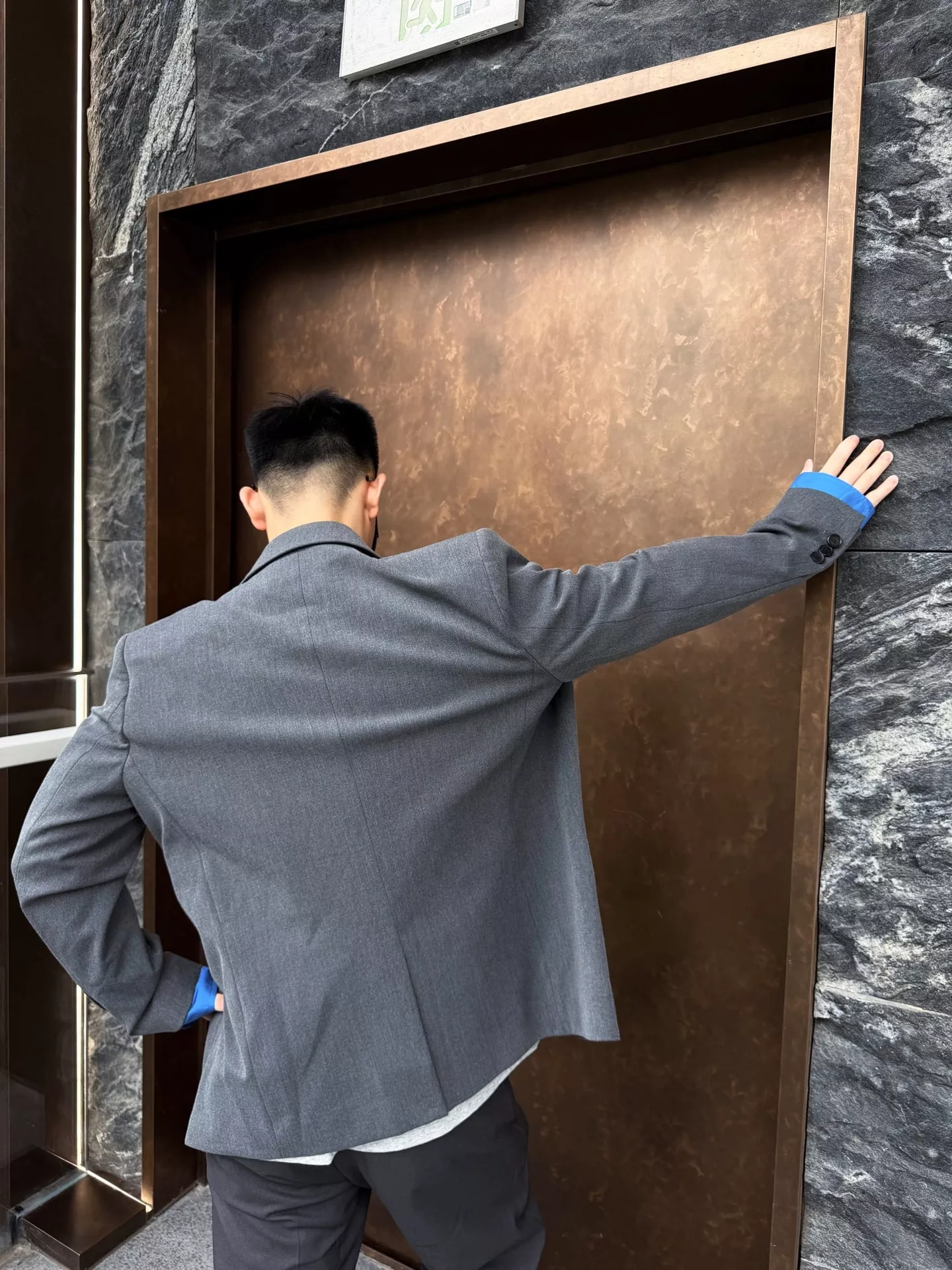 미우미우 로고 싱글브레스트 울 정장 재킷 상세 이미지 15
