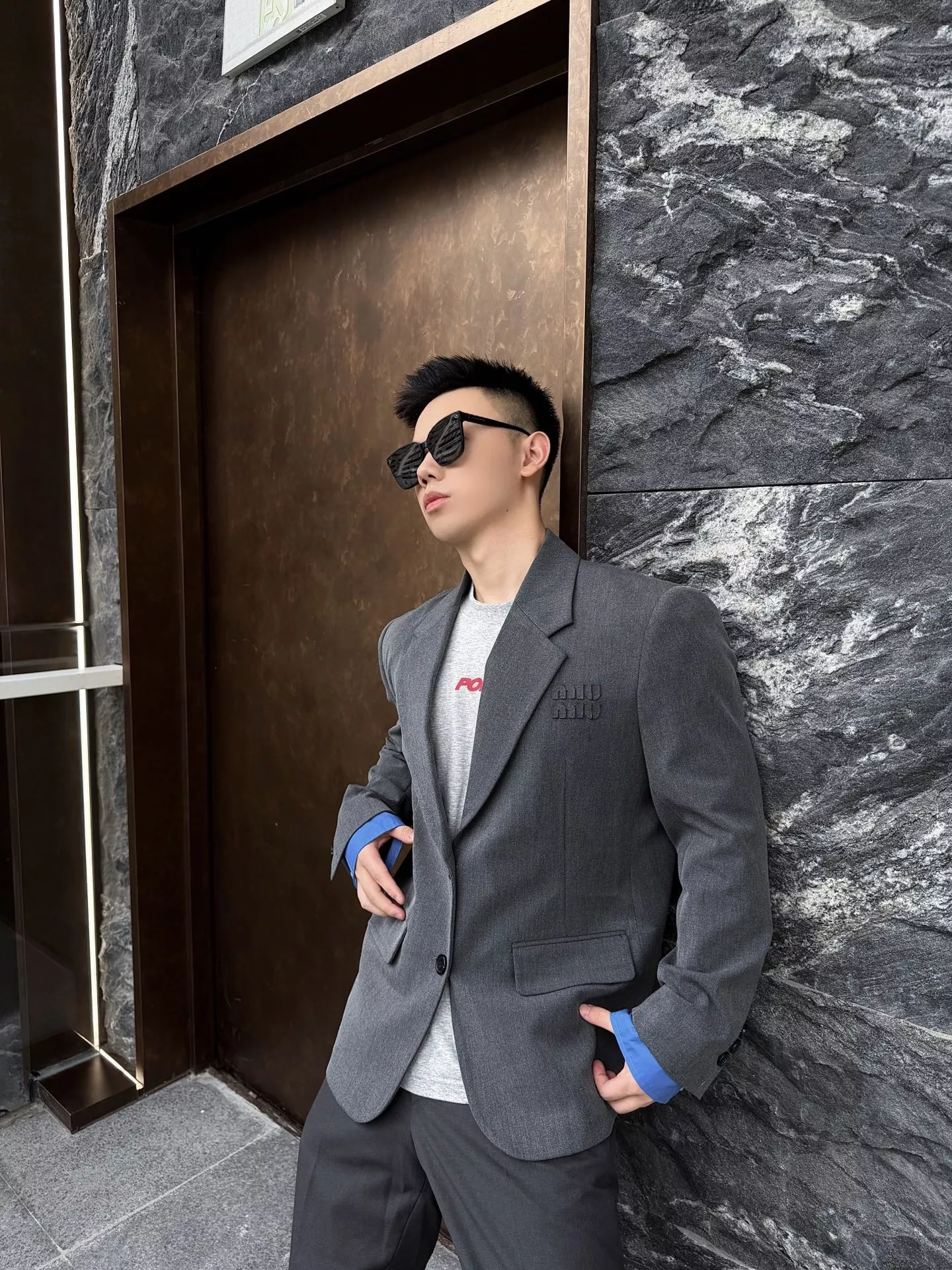 미우미우 로고 싱글브레스트 울 정장 재킷 상세 이미지 14
