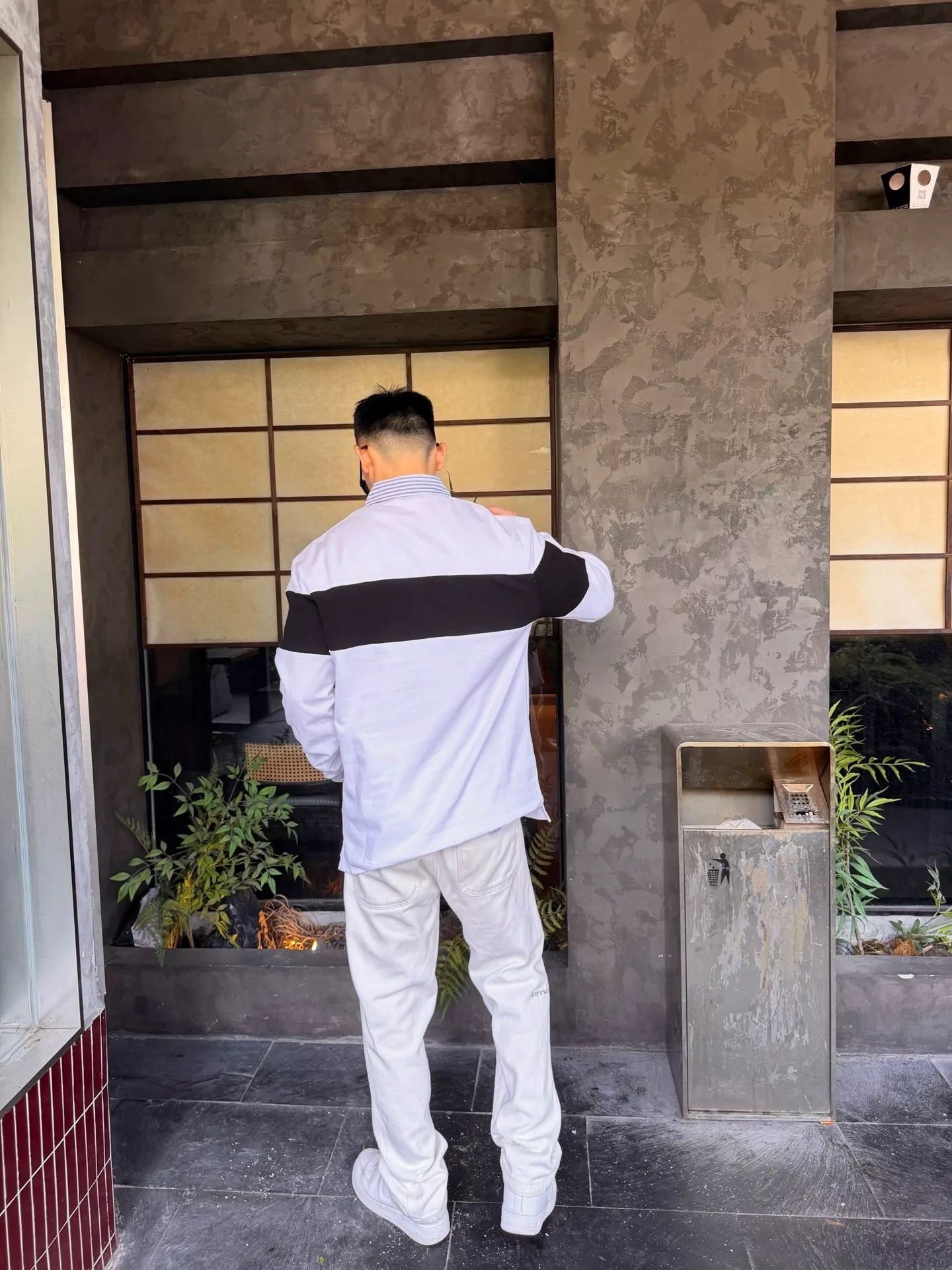 아크네스튜디오 블랙 화이트 스트라이프 긴소매 폴로 티셔츠 상세 이미지 18