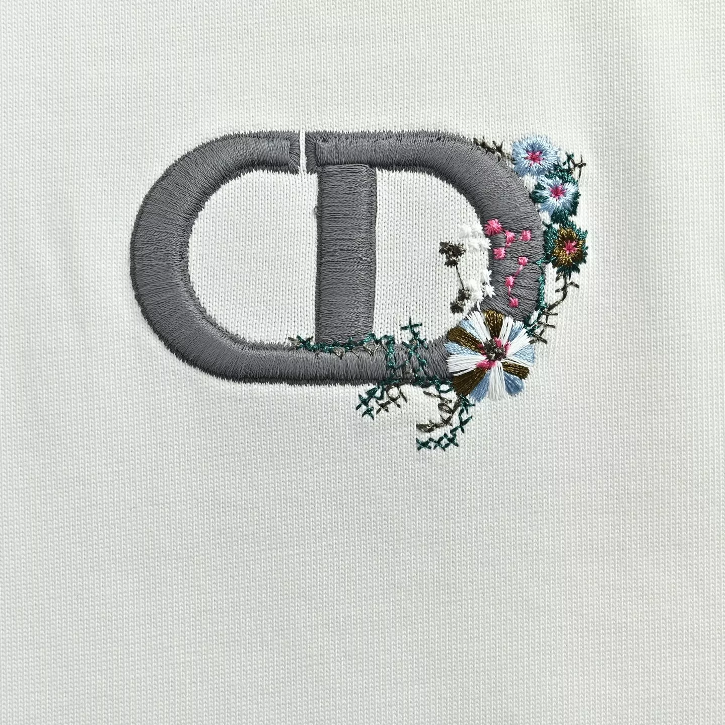 디올 CD 레터링 플라워 자수 긴소매 티셔츠 상세 이미지 8