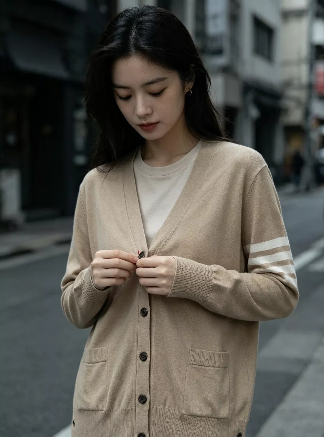 톰브라운 메리노 울 브이넥 긴소매 가디건 상세 이미지 14