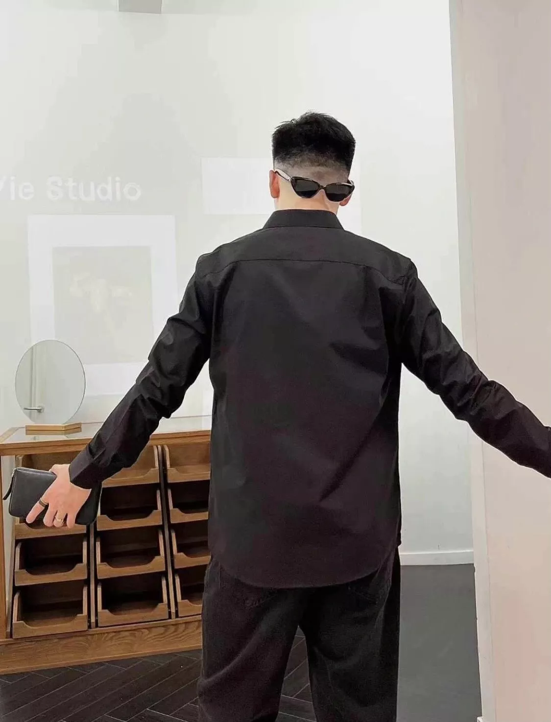 루이비통 압착 로고 긴소매 셔츠 상세 이미지 14