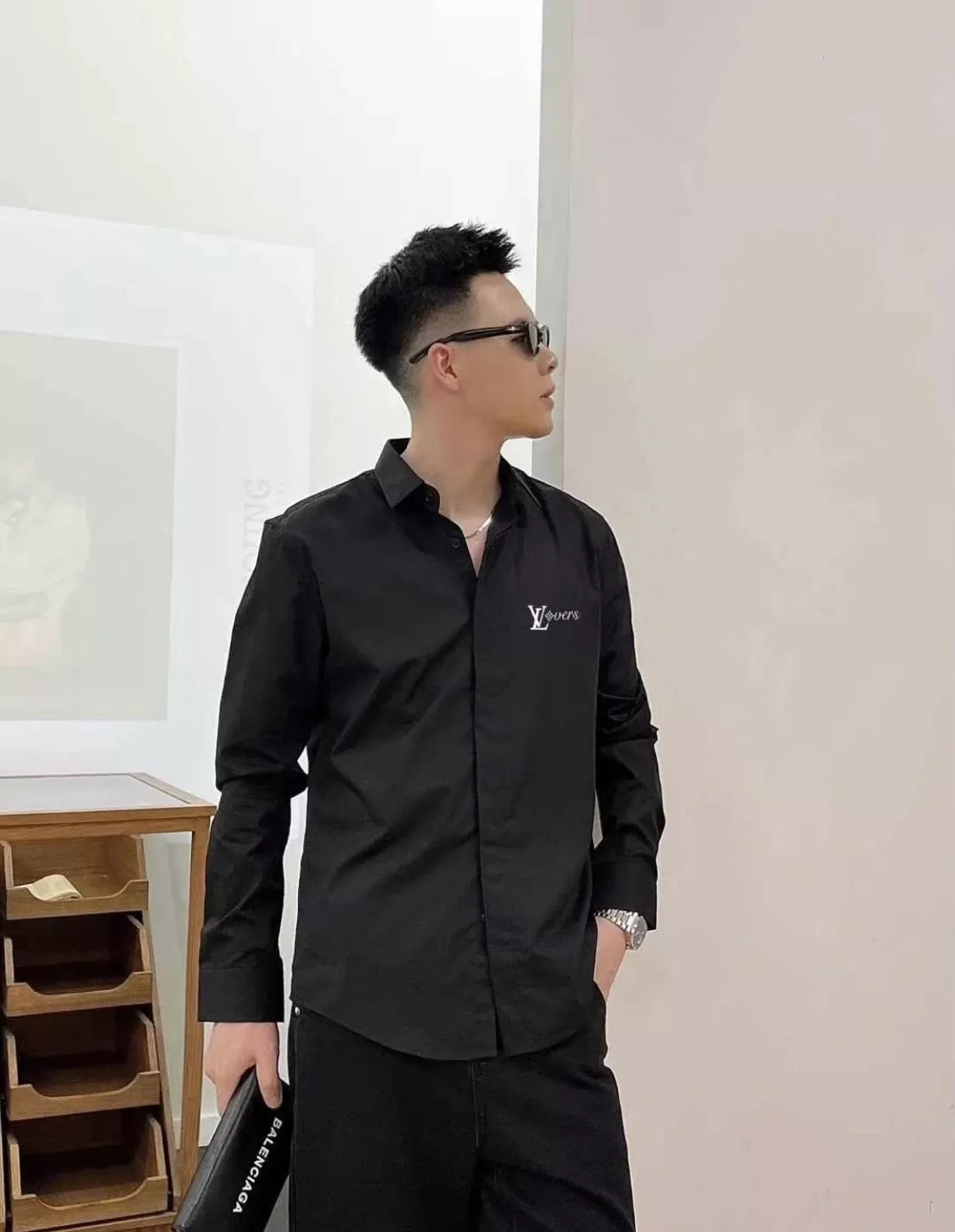 루이비통 압착 로고 긴소매 셔츠 상세 이미지 12