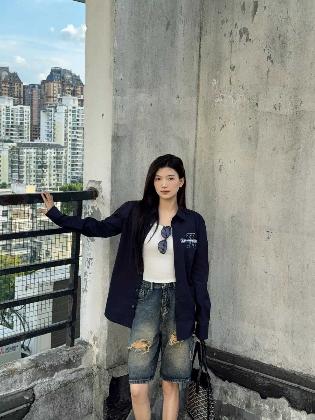 루이비통 자수 로고 긴소매 셔츠 상세 이미지 12
