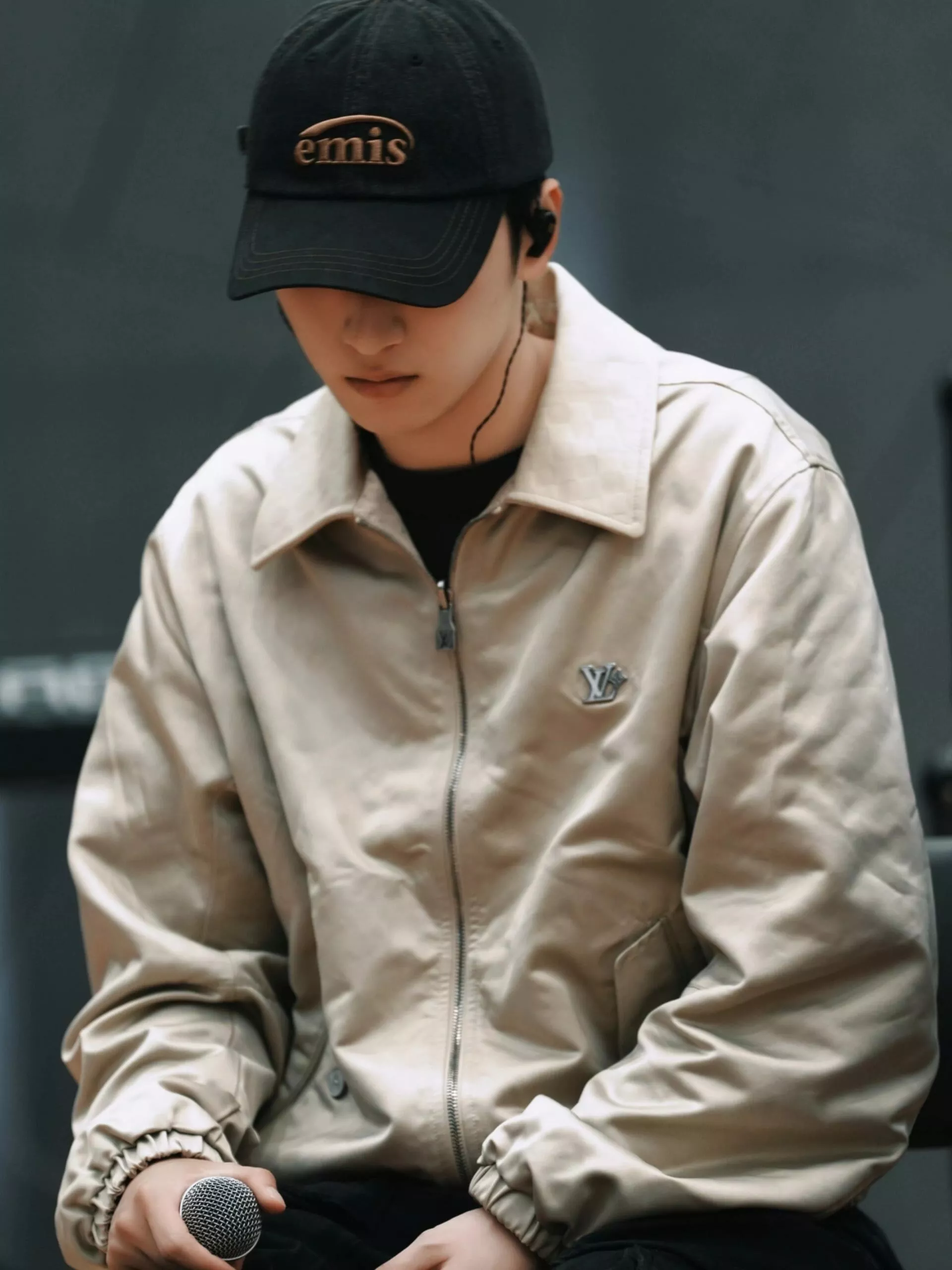 루이비통 체크 패턴 가죽 카라 양면 스트링 재킷 상세 이미지 27