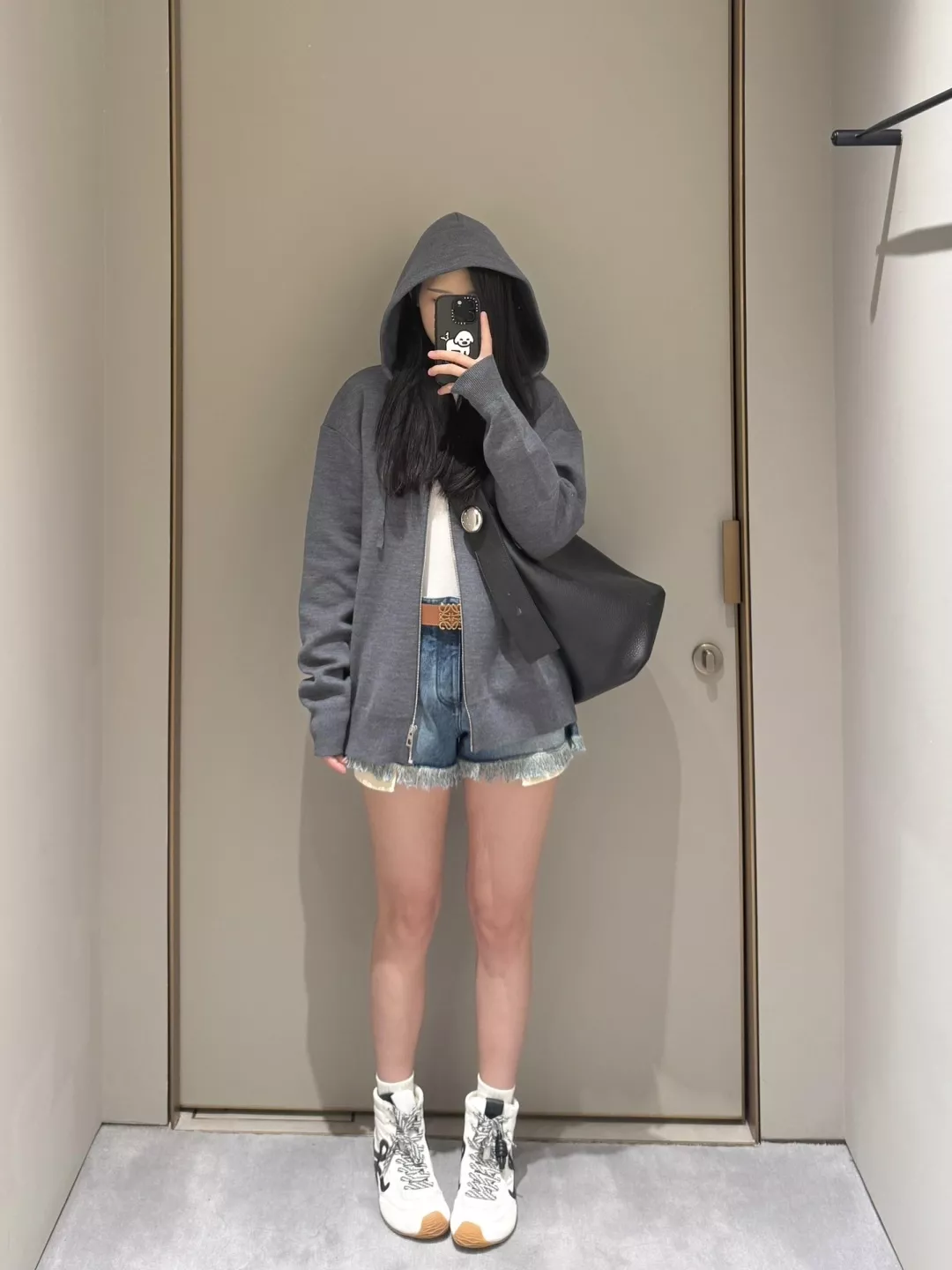 로에베 아나그램 엠보싱 자수 집업 후드 티셔츠 상세 이미지 20