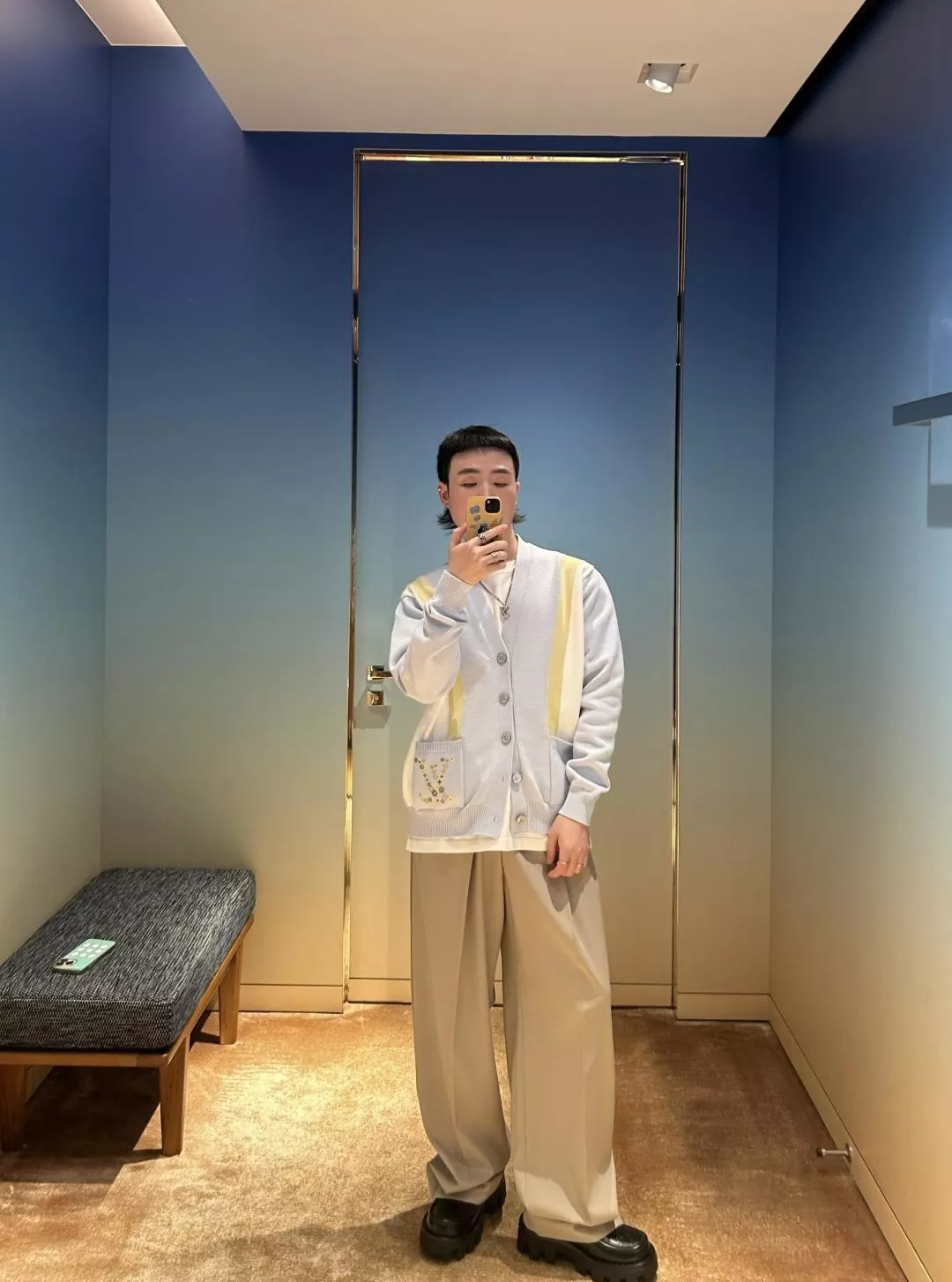 루이비통 플라워 포켓 자수 배색 니트 가디건 상세 이미지 12