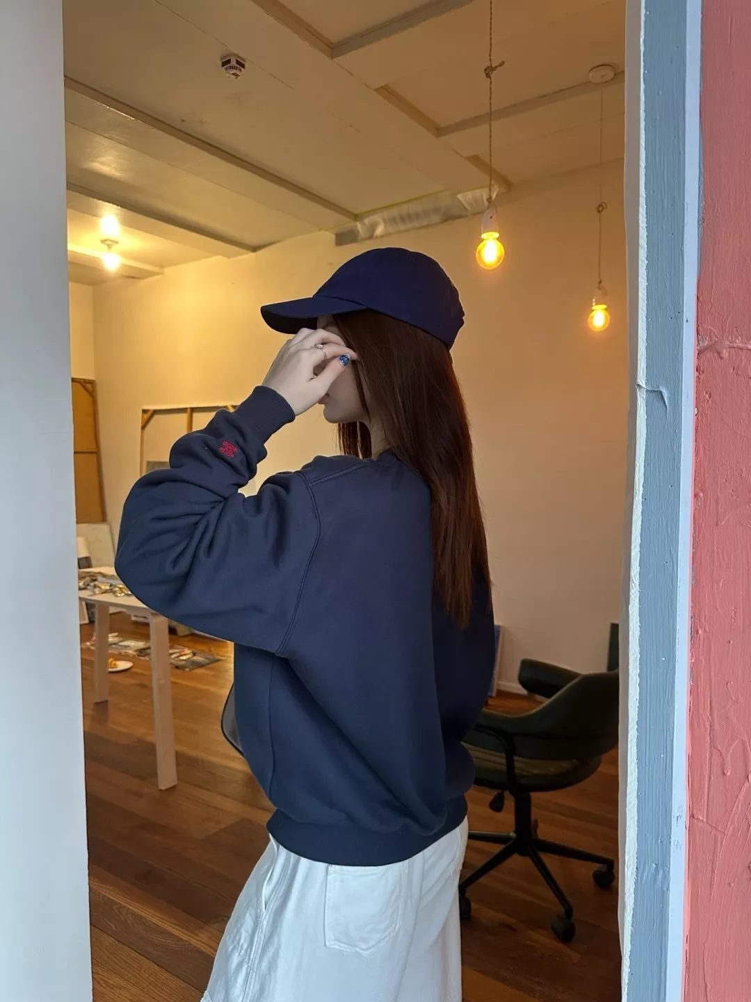 셀린느 배색 로고 프린트 루즈핏 맨투맨 상세 이미지 21