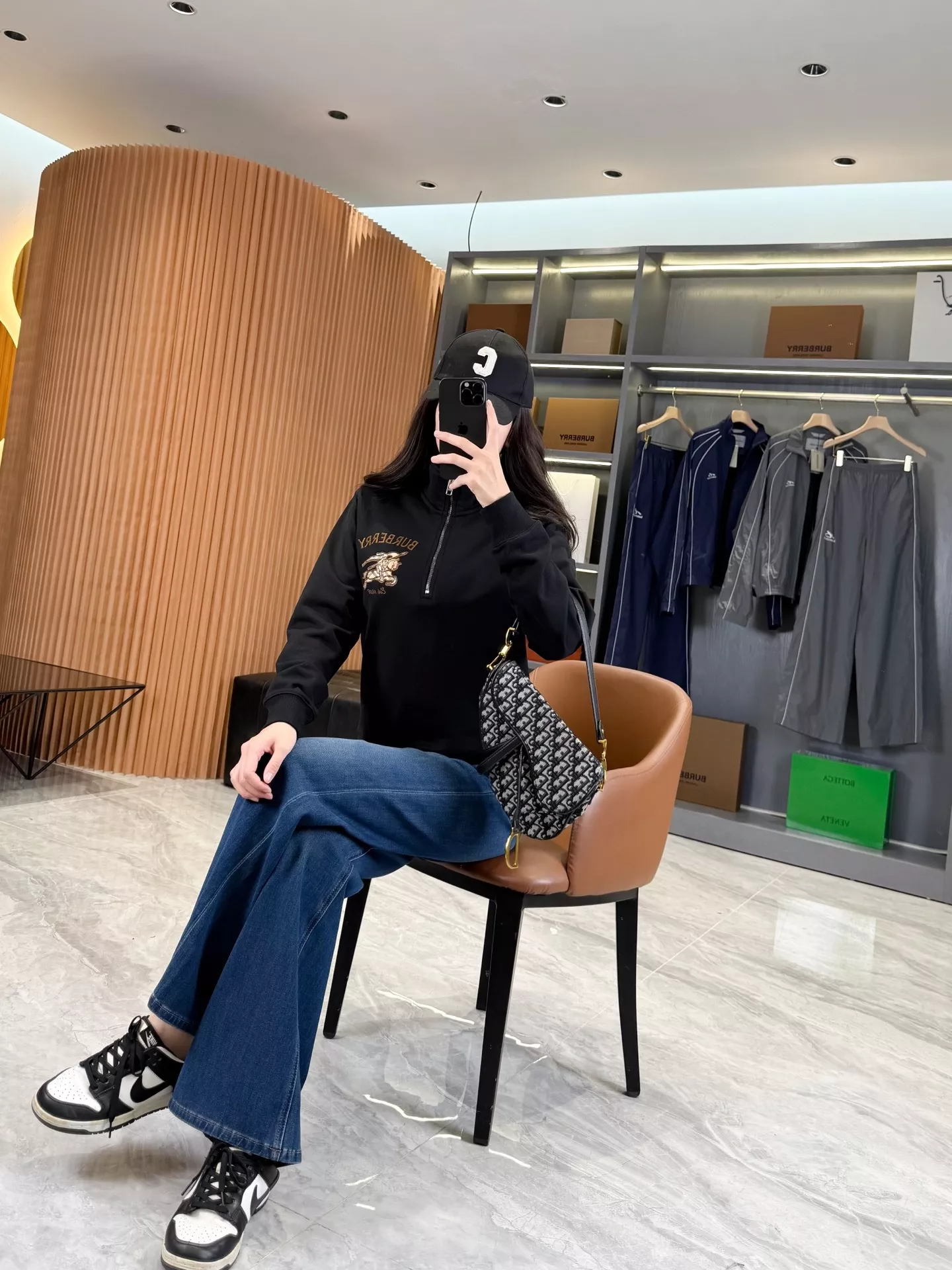 로로피아나 고탄력 워싱 자수 부츠컷 데님 팬츠 상세 이미지 51