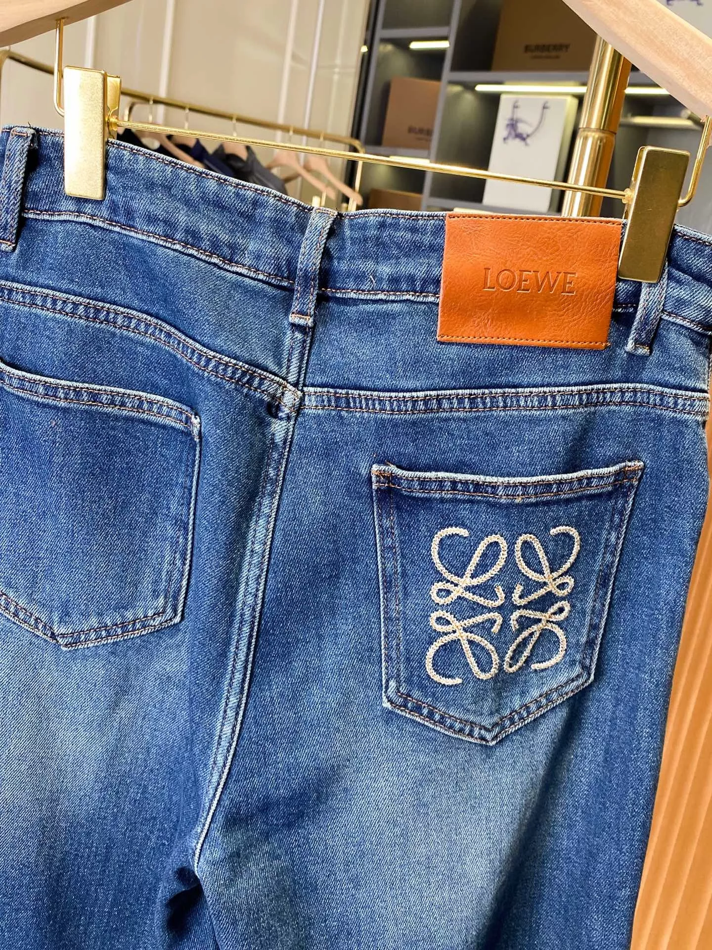 로에베 워시드 자수 와이드 데님 팬츠 상세 이미지 9