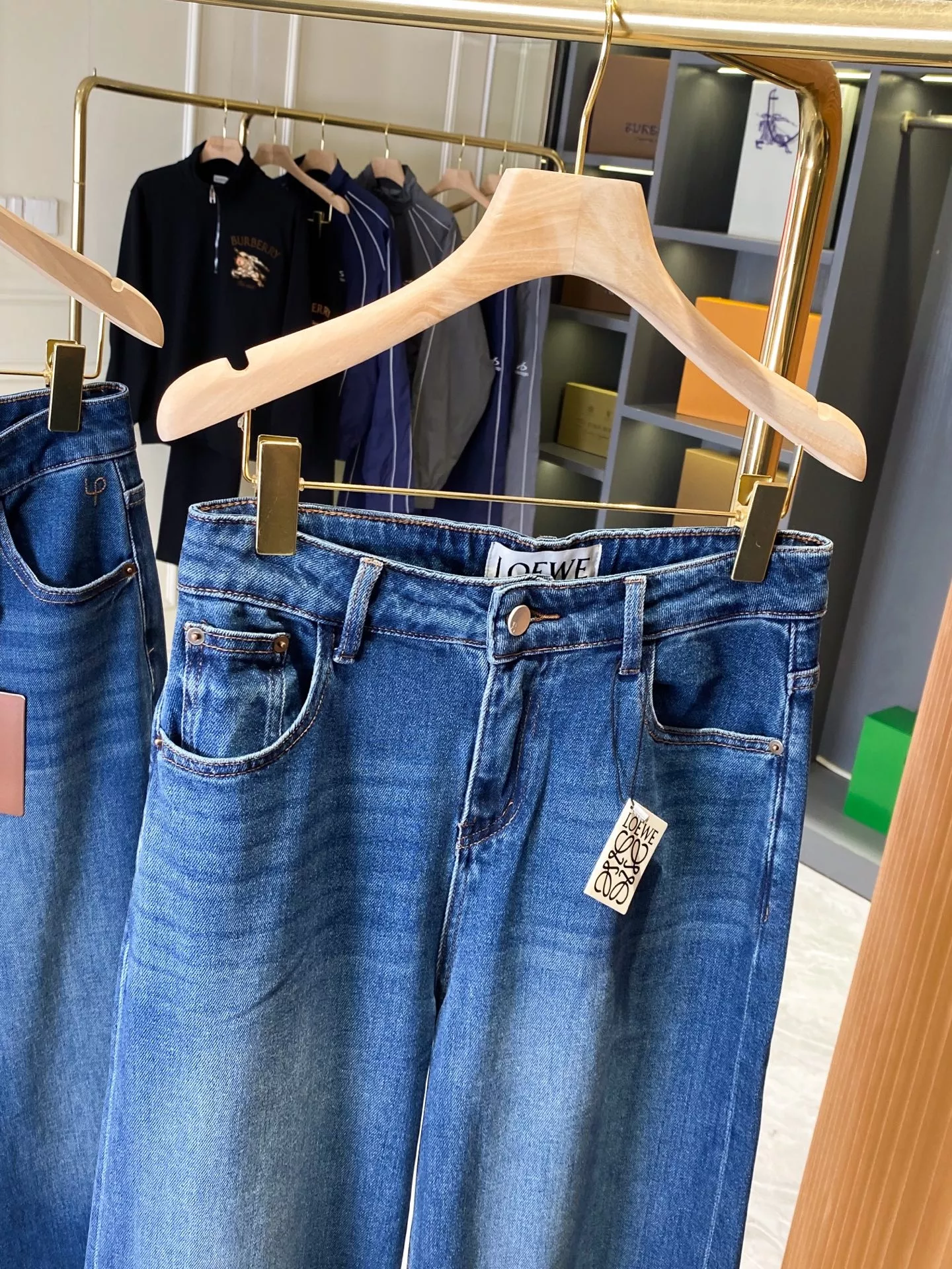로에베 워시드 자수 와이드 데님 팬츠 상세 이미지 2