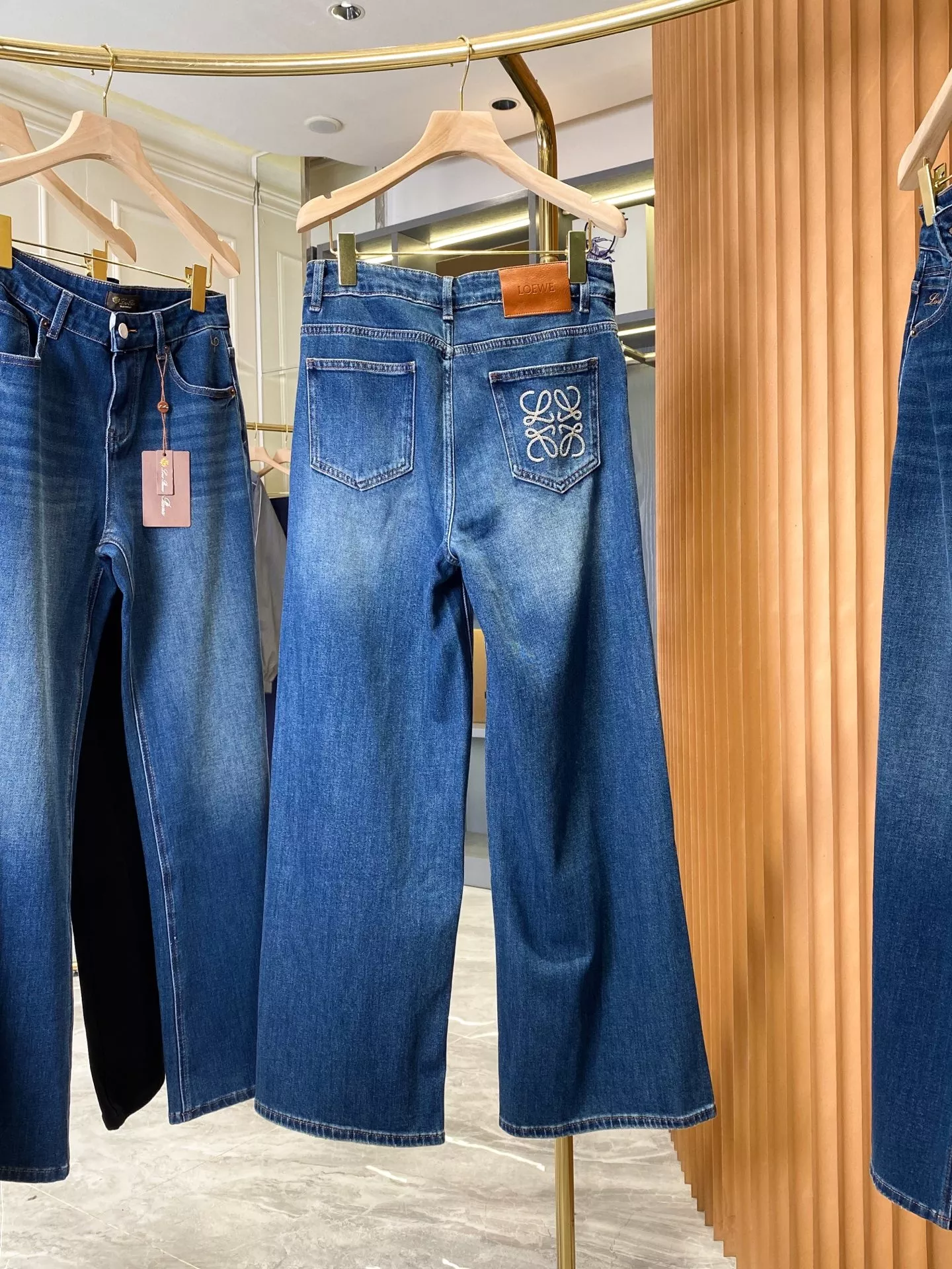로에베 워시드 자수 와이드 데님 팬츠 상세 이미지 8