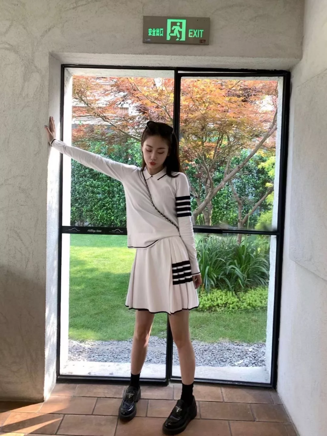 톰브라운 폴로 칼라 배색 스트라이프 니트 상세 이미지 27