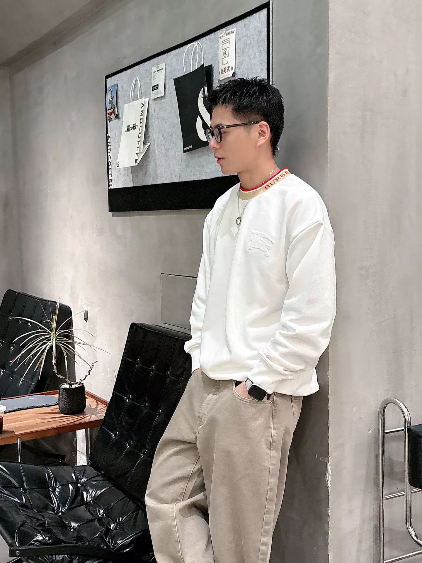 버버리 배색 립 자수 로고 코튼 맨투맨 상세 이미지 10