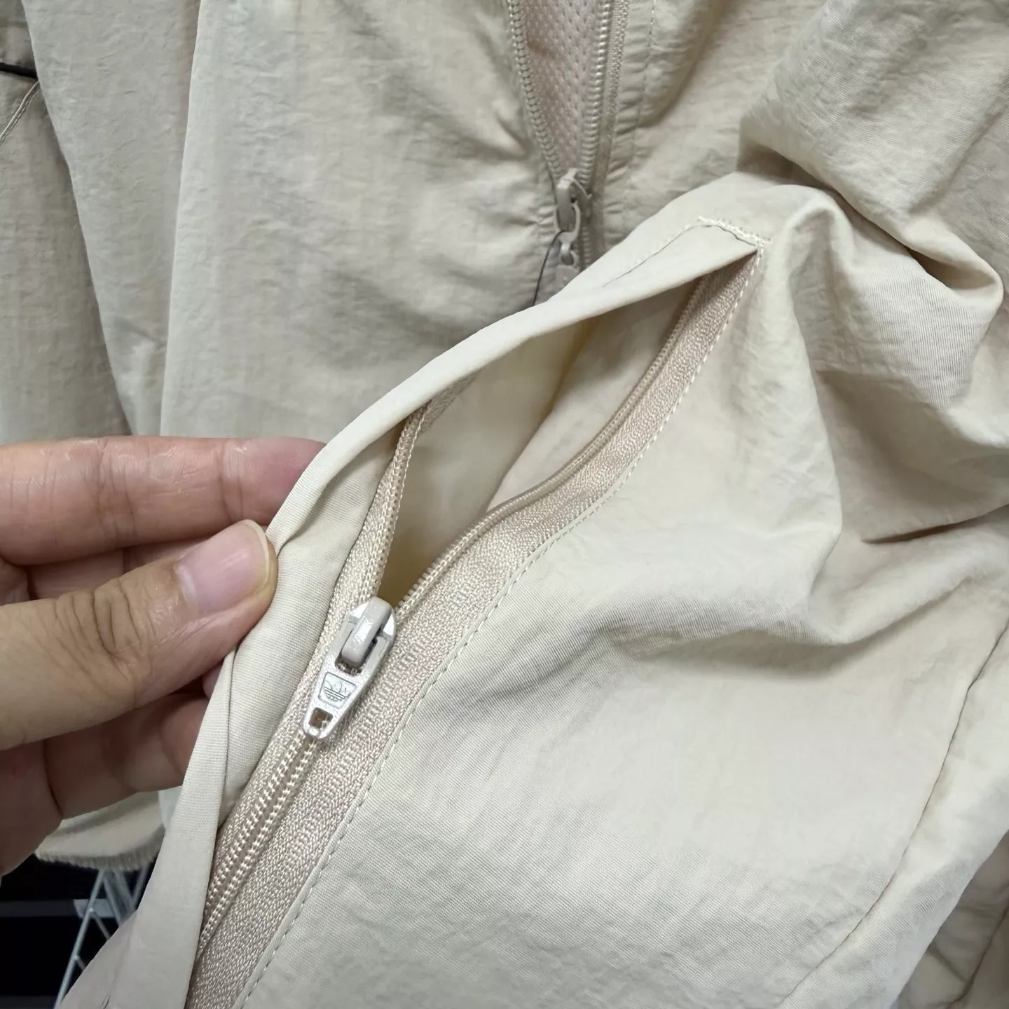 아디다스 삼선 자수 로고 집업 재킷 상세 이미지 8