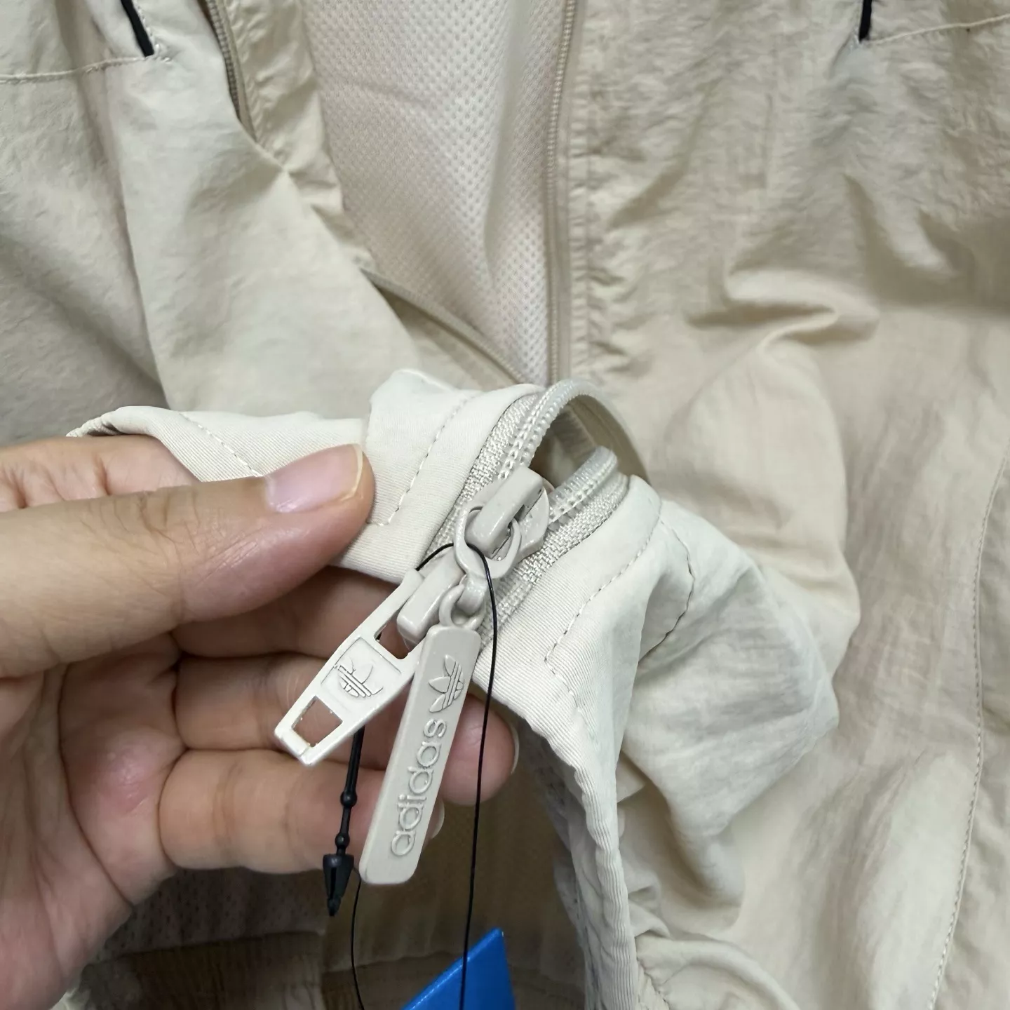 아디다스 삼선 자수 로고 집업 재킷 상세 이미지 9