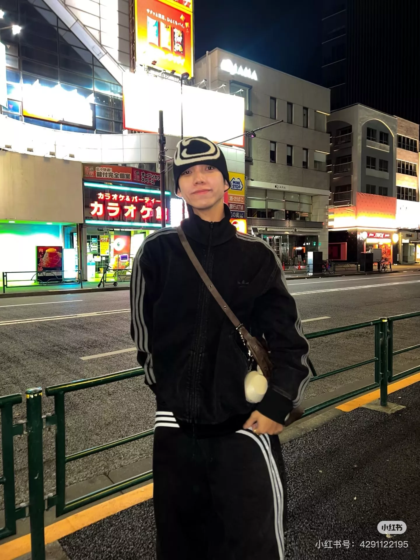 아디다스 워싱 데님 하이넥 집업 재킷 상세 이미지 25