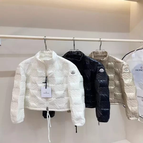 몽클레어 체커 퀼팅 하이넥 쇼트 패딩