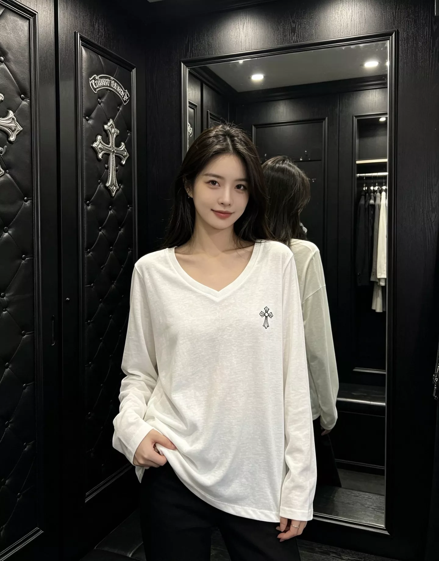 크롬하츠 십자 로고 프린트 브이넥 긴소매 티셔츠 상세 이미지 25