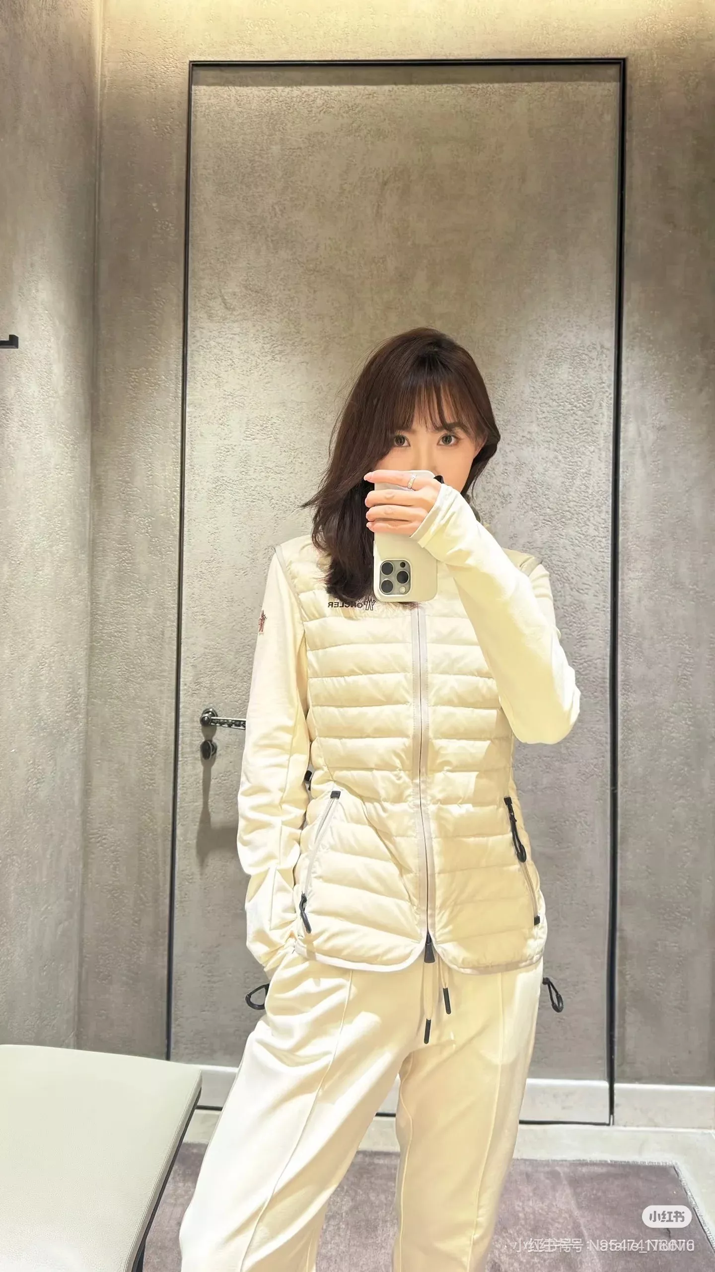 몽클레어 구스다운 패널 배색 쇼트 패딩 상세 이미지 56