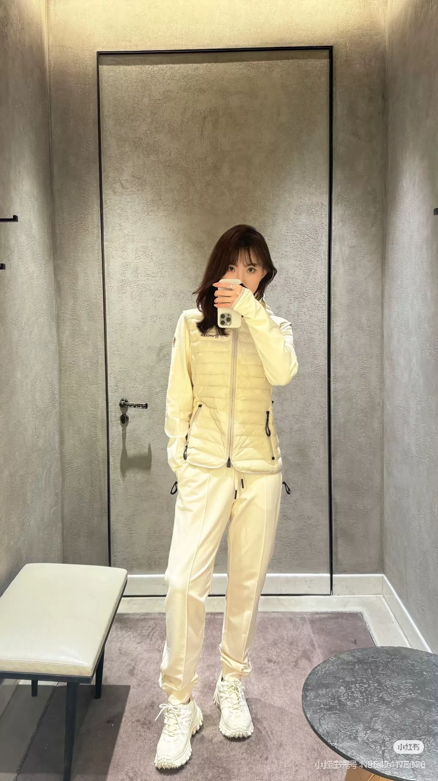 몽클레어 구스다운 패널 배색 쇼트 패딩 상세 이미지 55