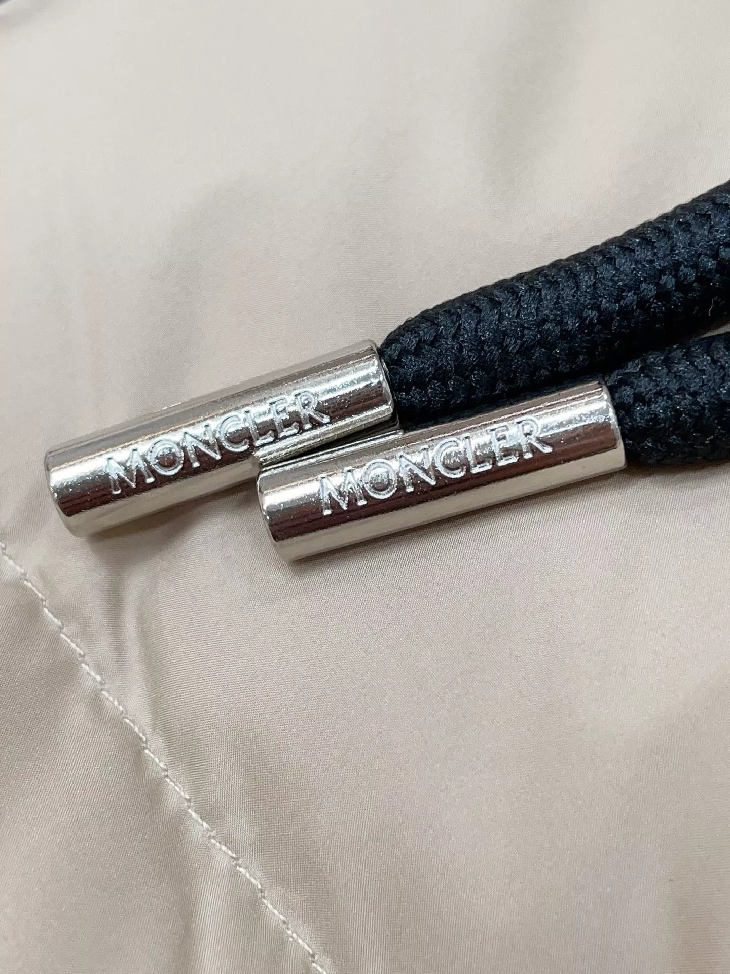 몽클레어 에이라인 후드 벨트 미들 패딩 상세 이미지 32