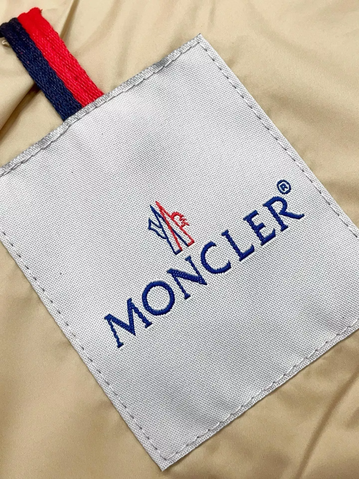 몽클레어 에이라인 후드 벨트 미들 패딩 상세 이미지 37