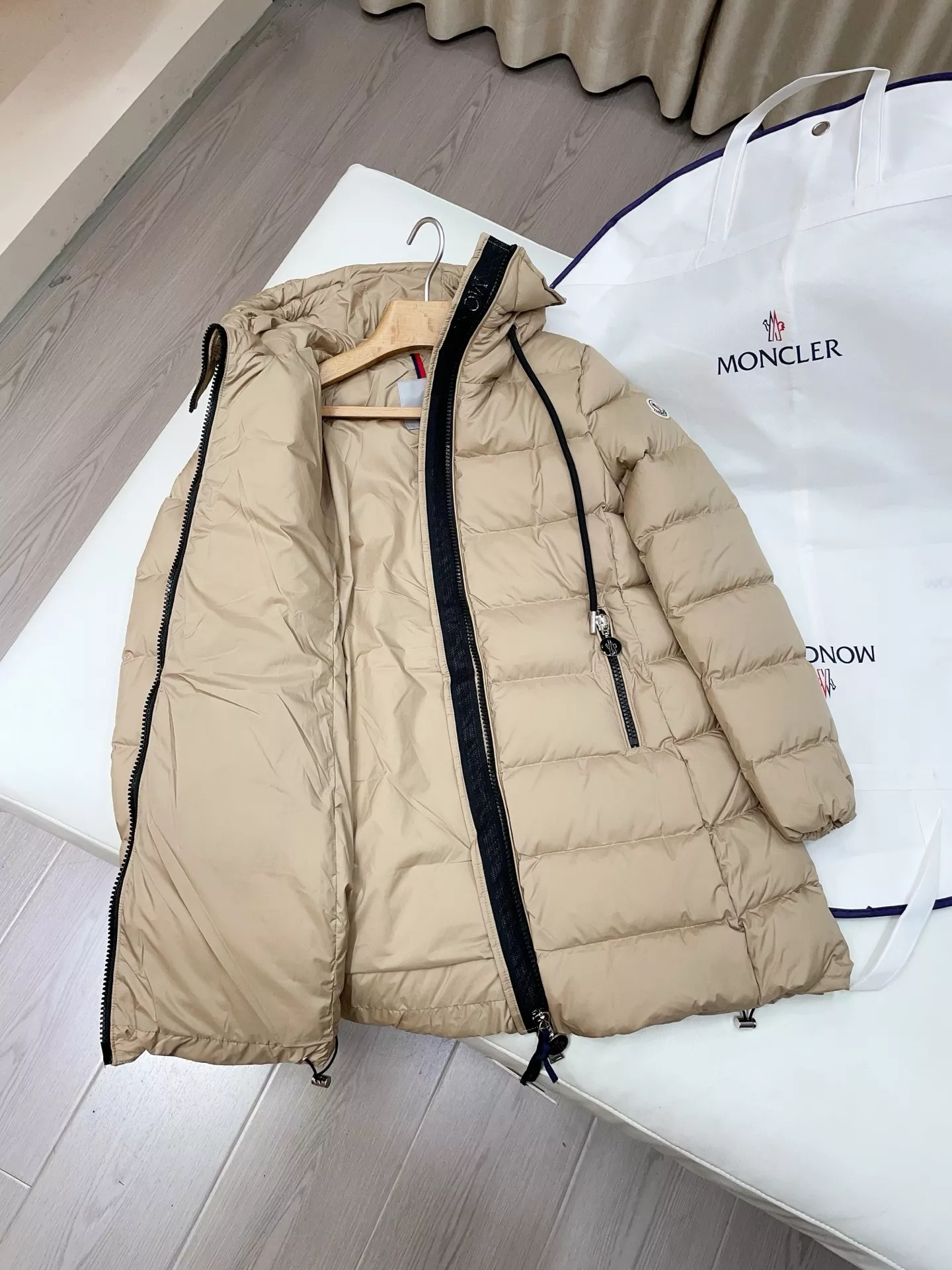 몽클레어 에이라인 후드 벨트 미들 패딩 상세 이미지 22