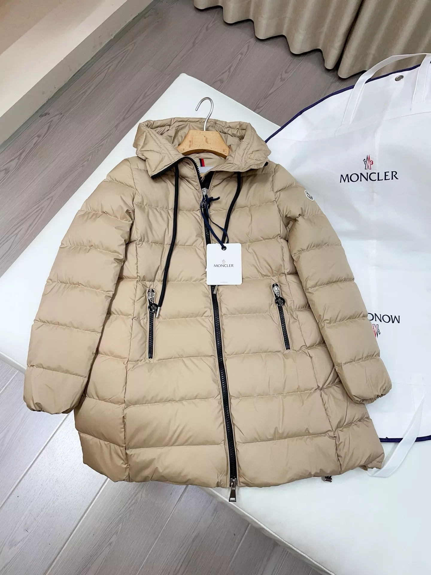 몽클레어 에이라인 후드 벨트 미들 패딩 상세 이미지 19