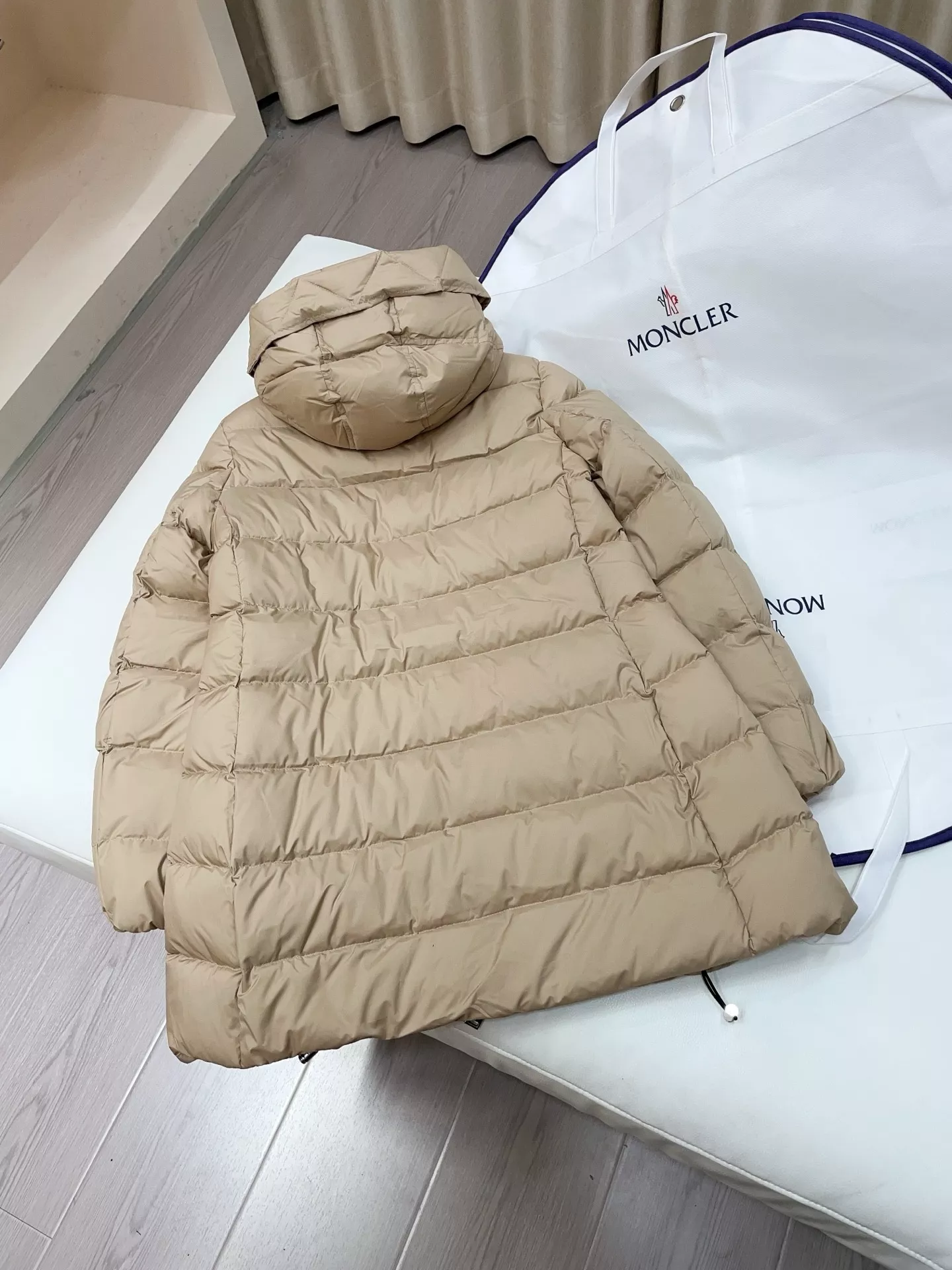 몽클레어 에이라인 후드 벨트 미들 패딩 상세 이미지 27