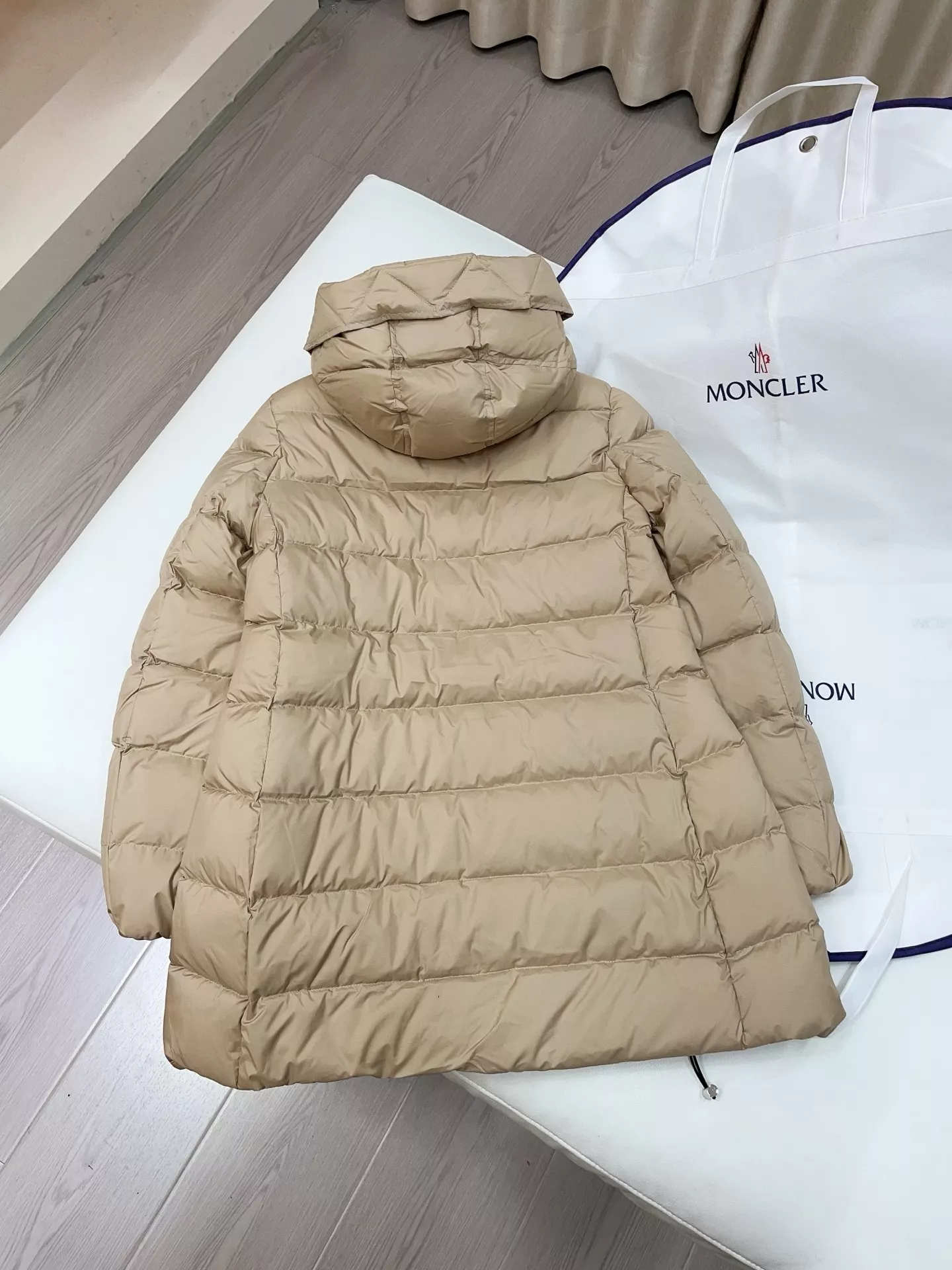 몽클레어 에이라인 후드 벨트 미들 패딩 상세 이미지 25