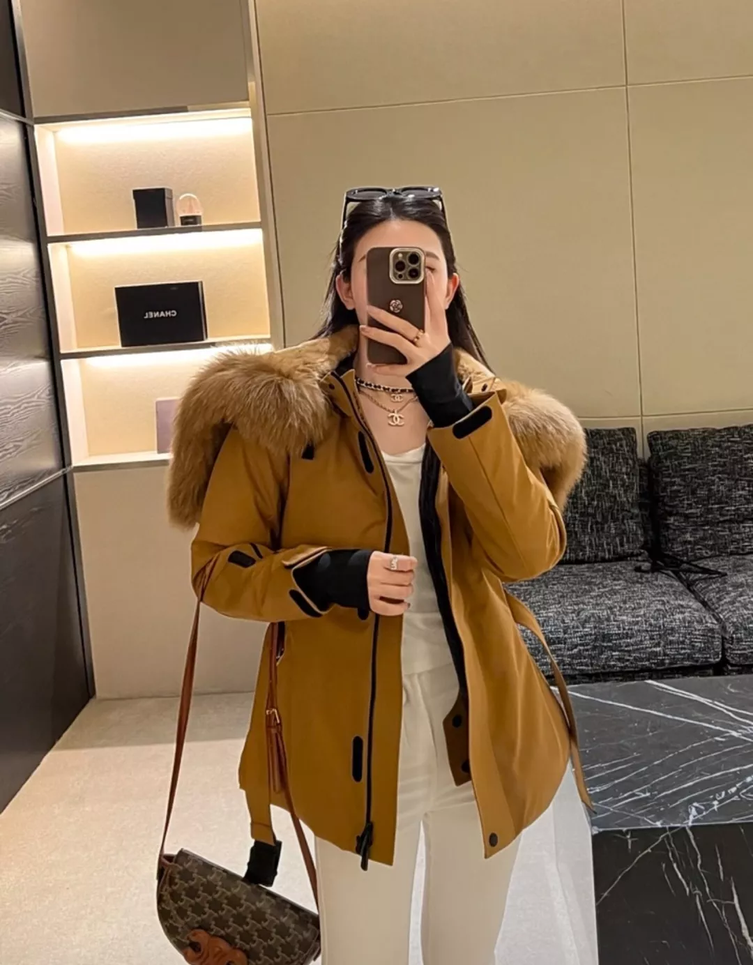 몽클레어 폭스퍼 후드 벨트 미들 패딩 상세 이미지 96