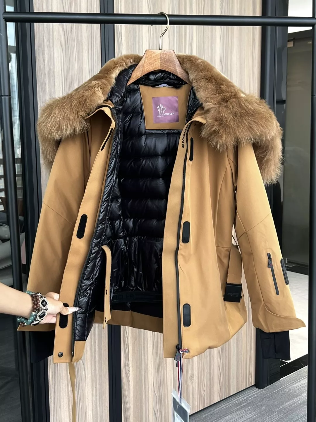 몽클레어 폭스퍼 후드 벨트 미들 패딩 상세 이미지 19