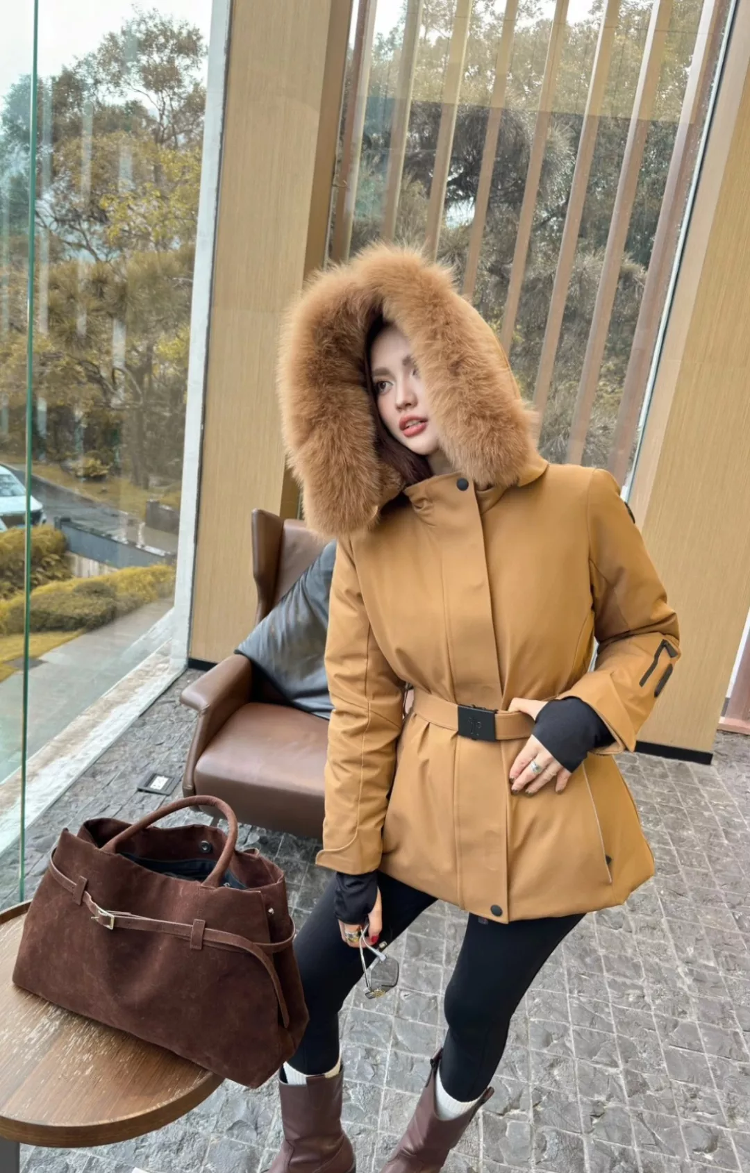 몽클레어 폭스퍼 후드 벨트 미들 패딩 상세 이미지 102