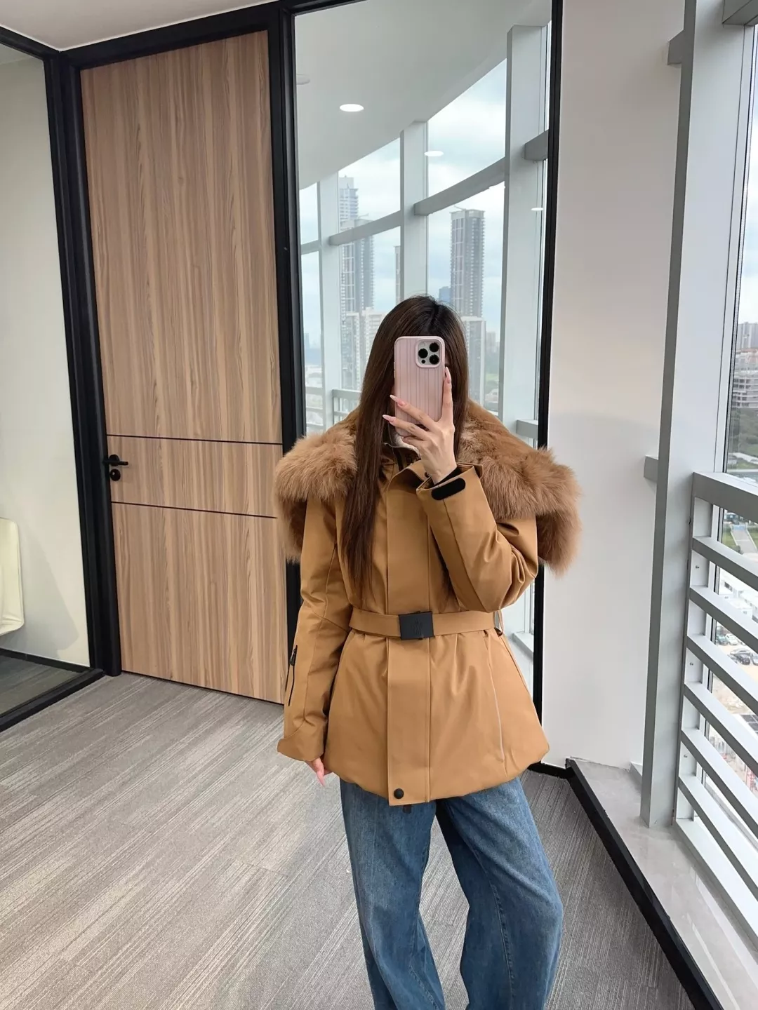 몽클레어 폭스퍼 후드 벨트 미들 패딩 상세 이미지 91