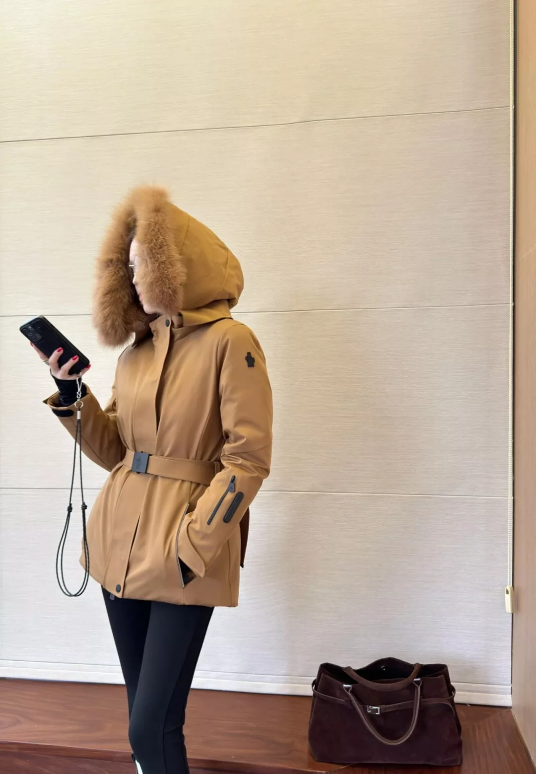 몽클레어 폭스퍼 후드 벨트 미들 패딩 상세 이미지 103