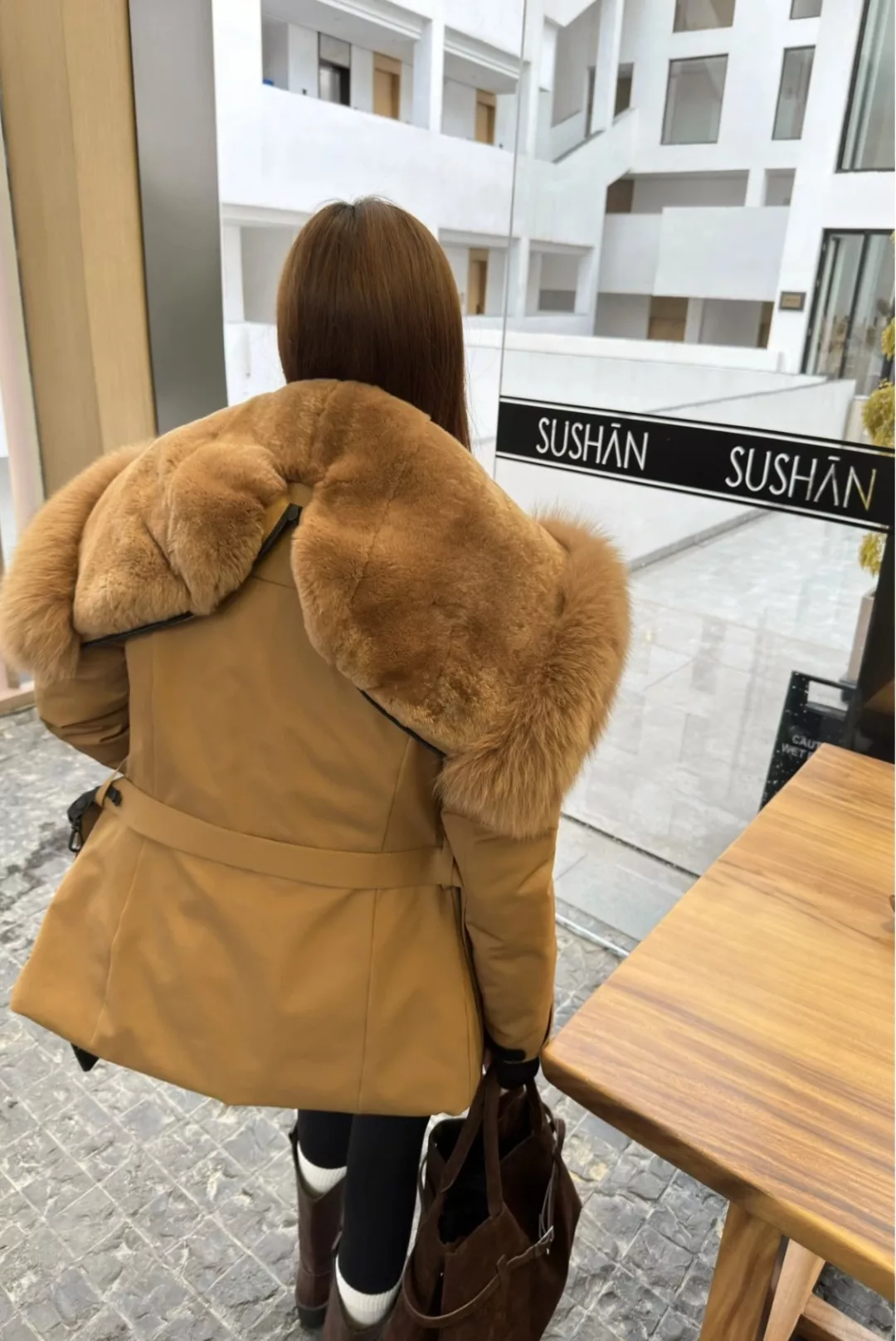 몽클레어 폭스퍼 후드 벨트 미들 패딩 상세 이미지 99