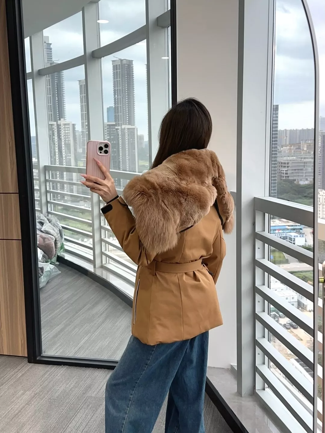 몽클레어 폭스퍼 후드 벨트 미들 패딩 상세 이미지 94