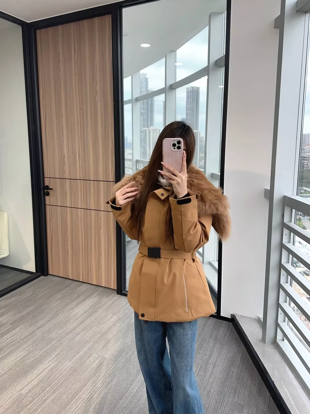 몽클레어 폭스퍼 후드 벨트 미들 패딩 상세 이미지 92