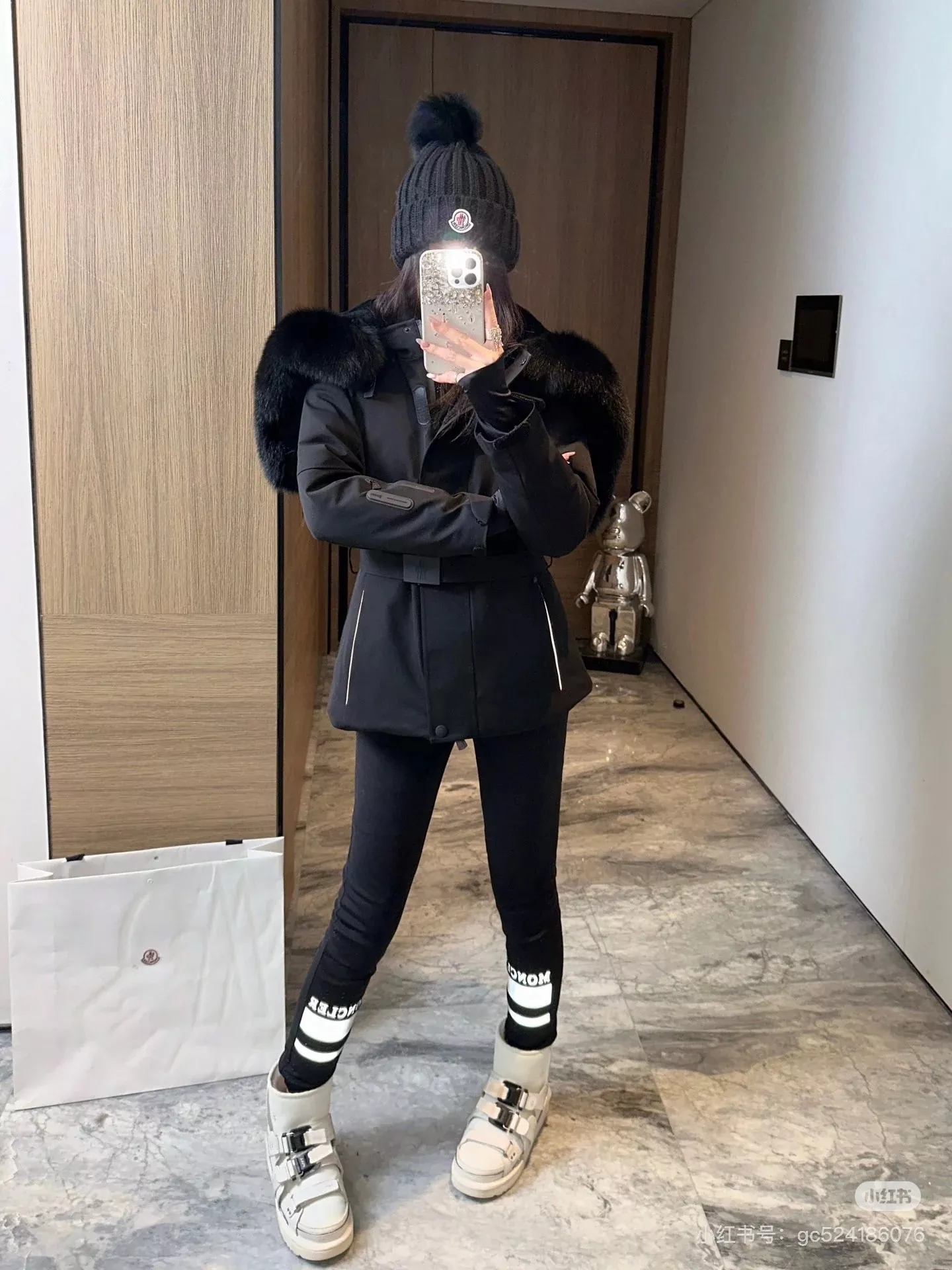 몽클레어 폭스퍼 후드 슬림핏 미들 패딩 상세 이미지 26
