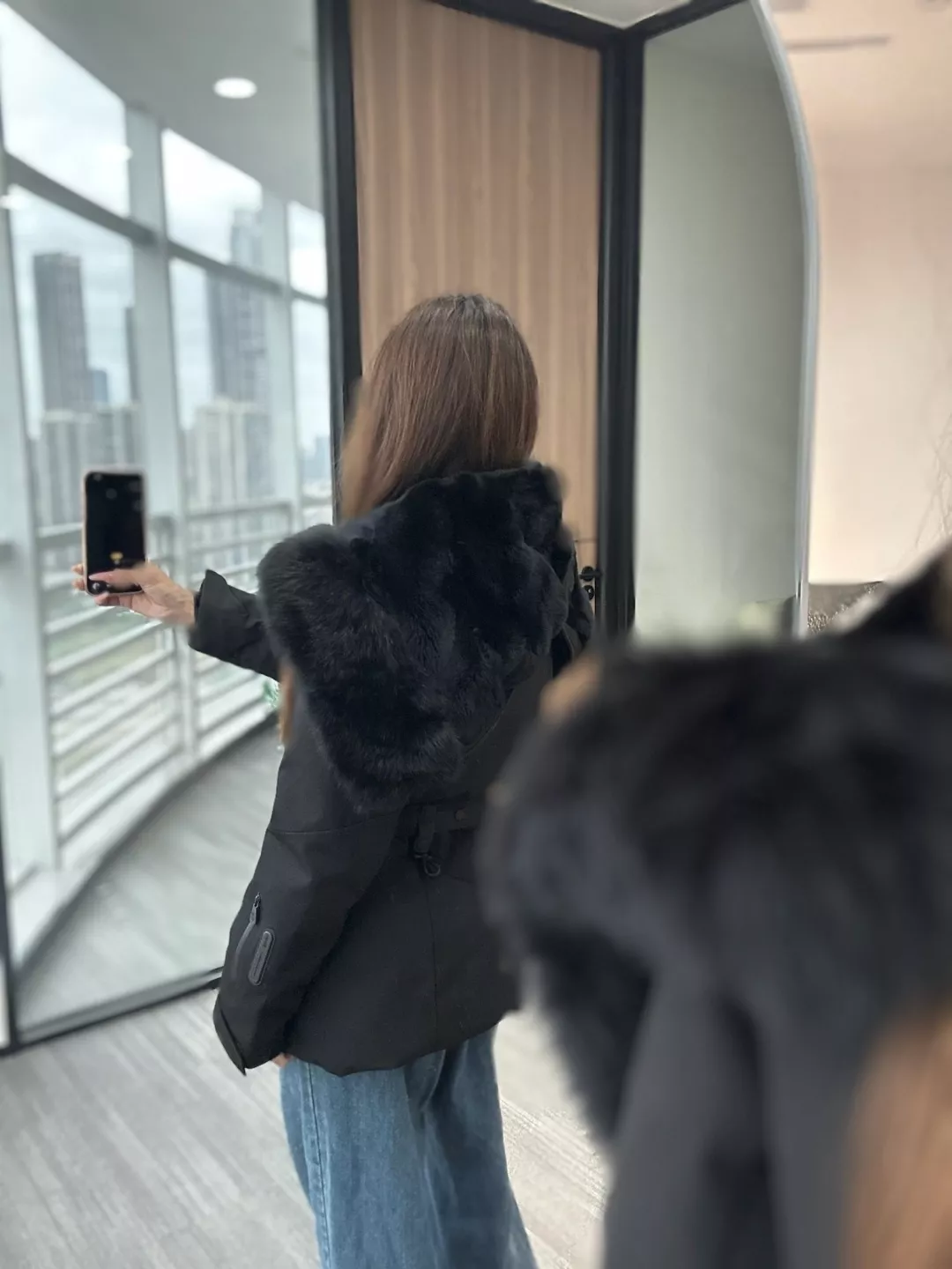 몽클레어 폭스퍼 후드 슬림핏 미들 패딩 상세 이미지 22