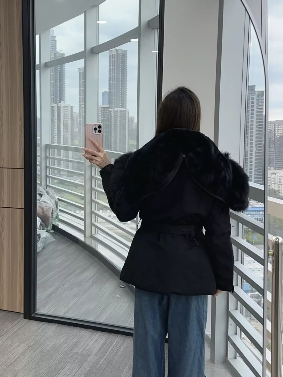 몽클레어 폭스퍼 후드 슬림핏 미들 패딩 상세 이미지 21