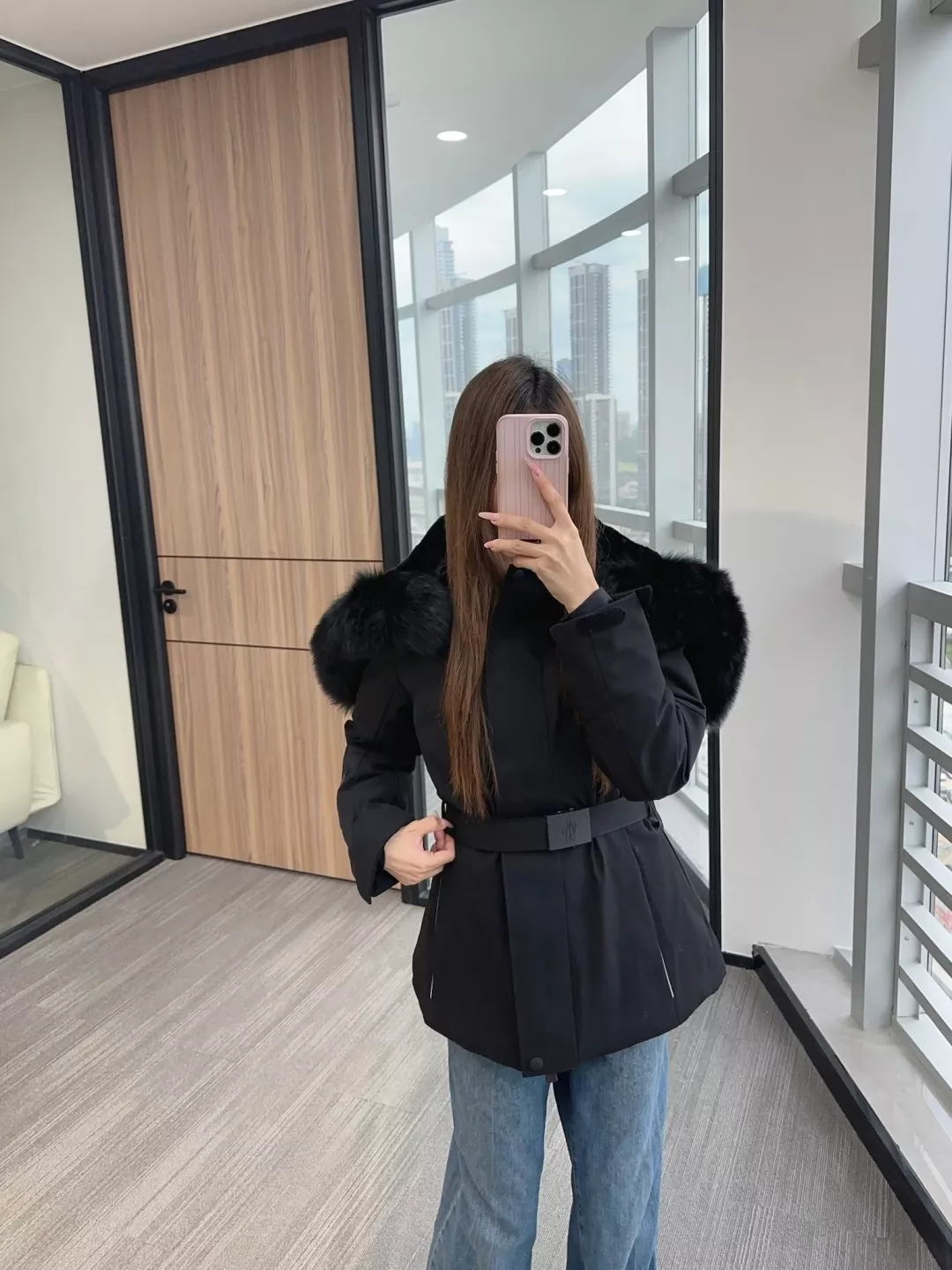 몽클레어 폭스퍼 후드 슬림핏 미들 패딩 상세 이미지 19